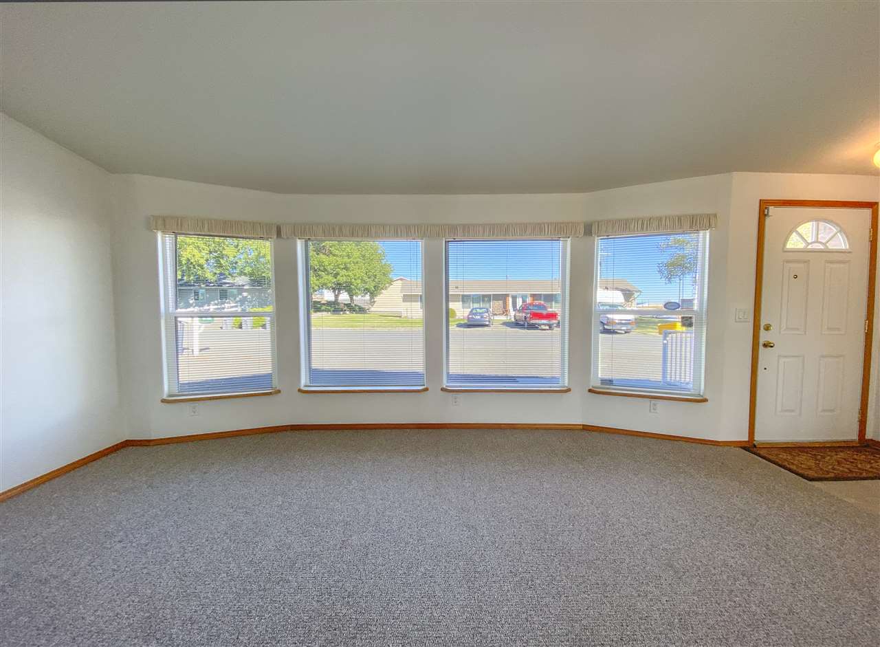 203 Sinclair St - Photo 3