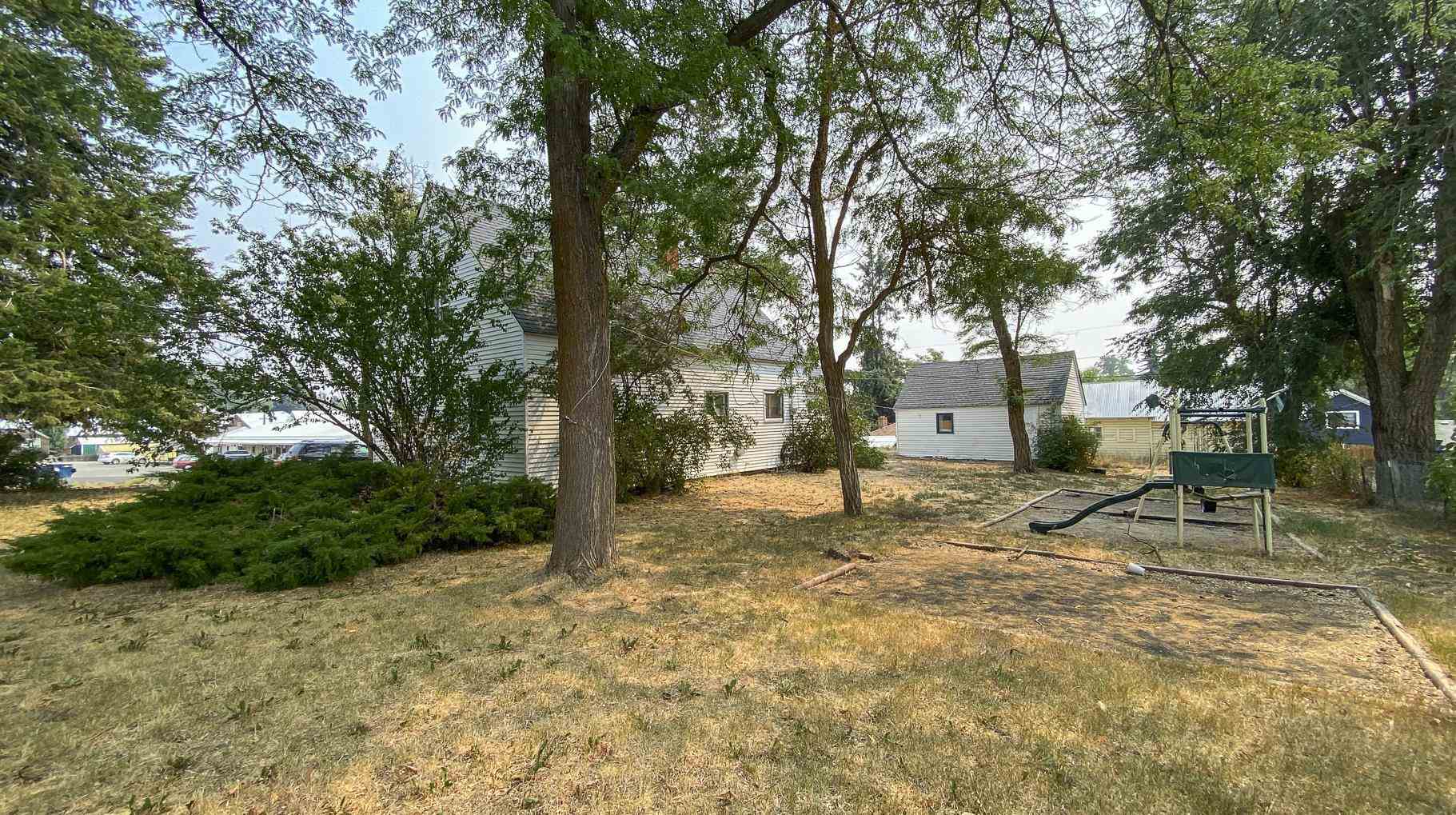 302 8th St - Photo 3