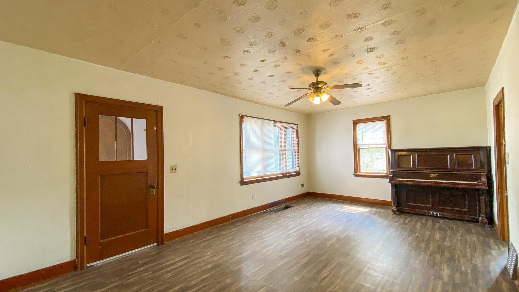 302 8th St - Photo 22