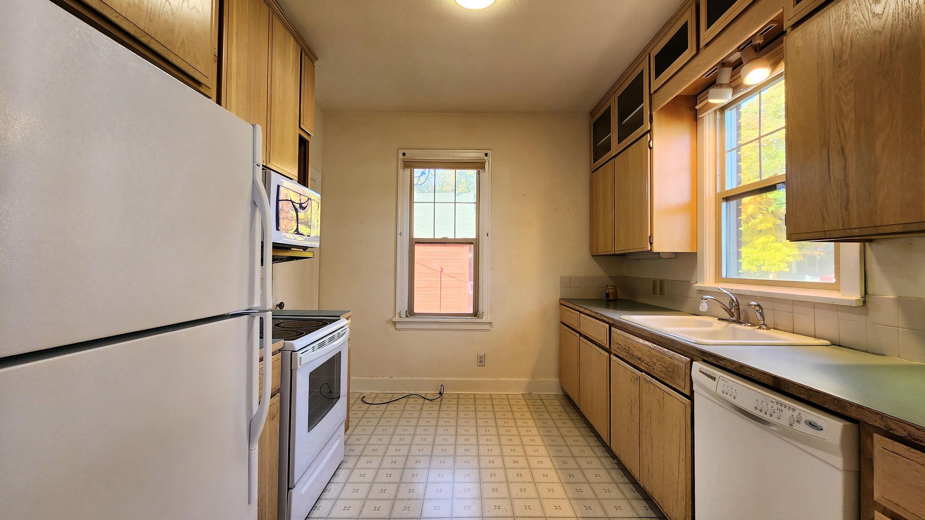 802 8th St - Photo 13