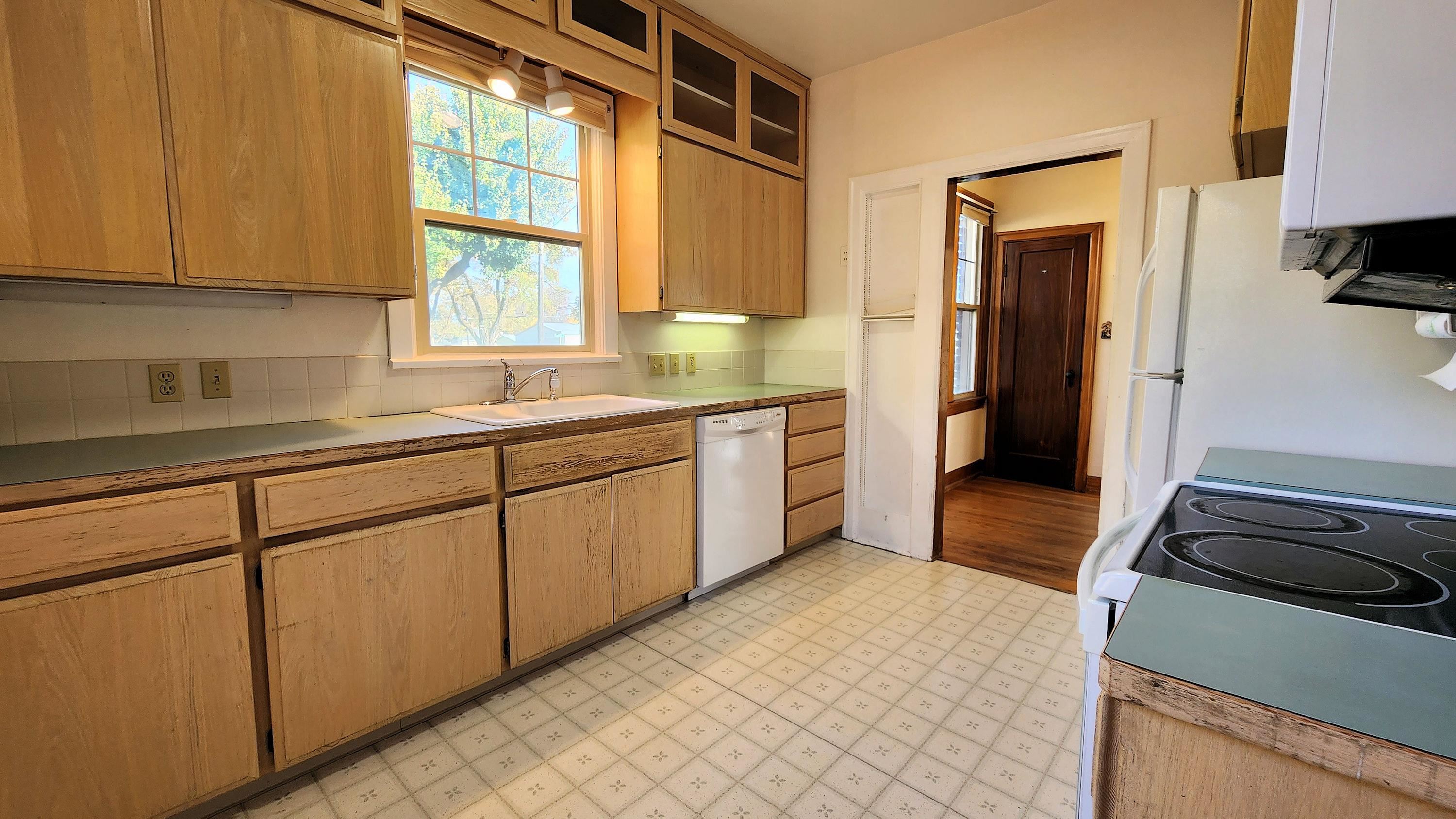 802 8th St - Photo 14