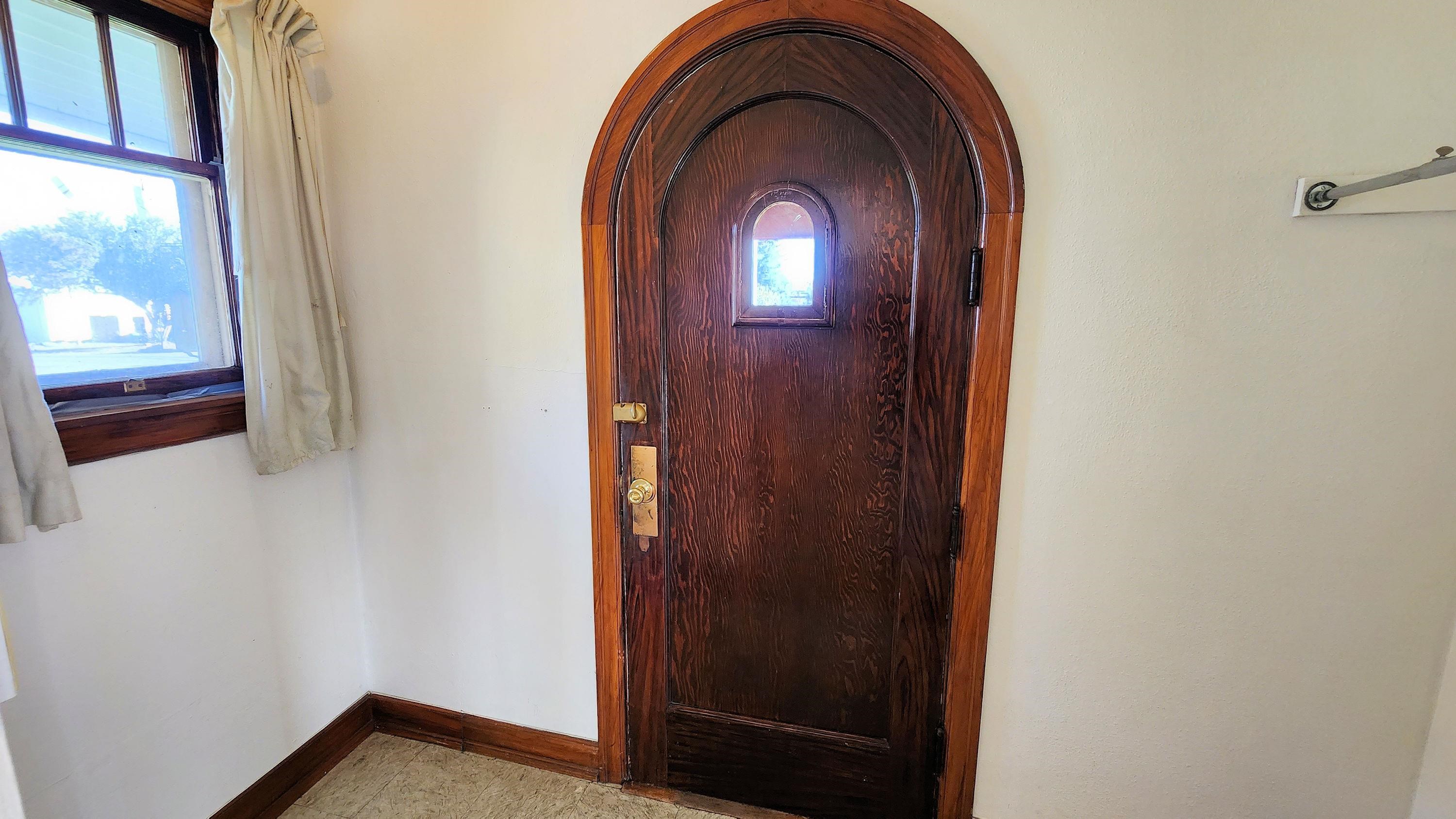 802 8th St - Photo 4
