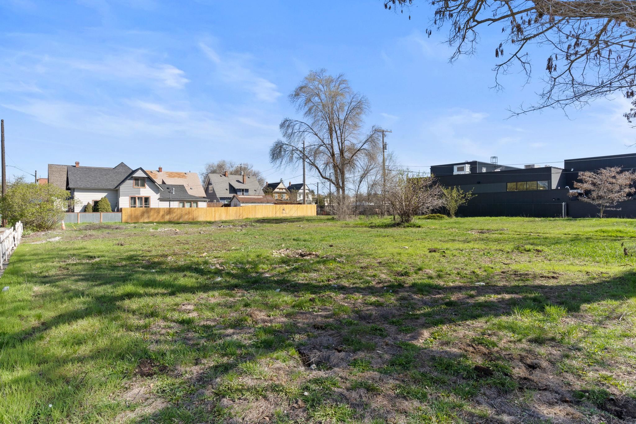 614 N Oak St - Photo 5