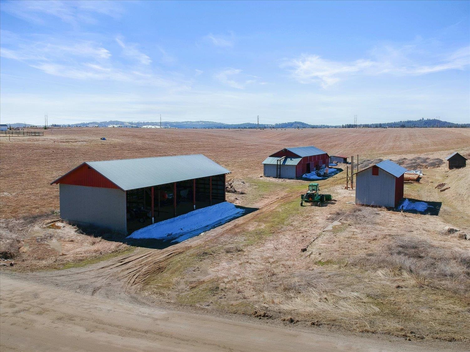 21200 N DIVISION Rd - Photo 1