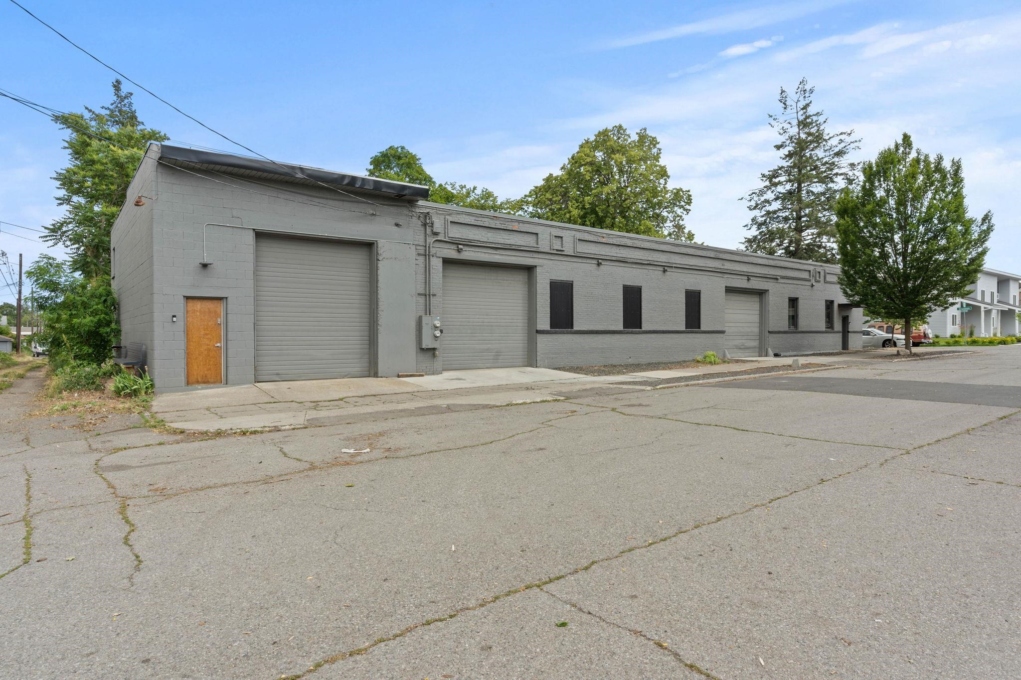 630 W Shannon Ave - Photo 2