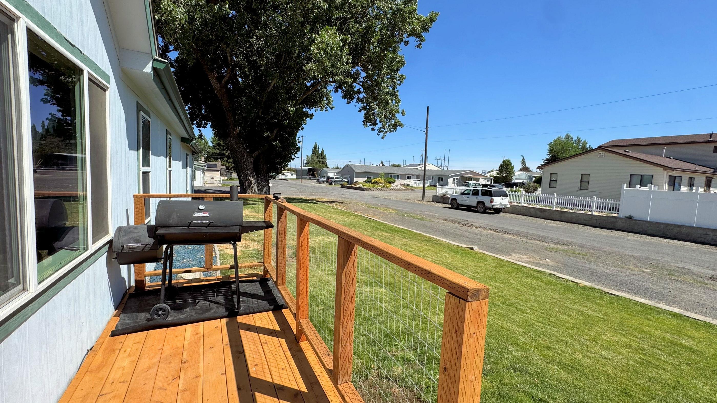 902 1st St - Photo 3