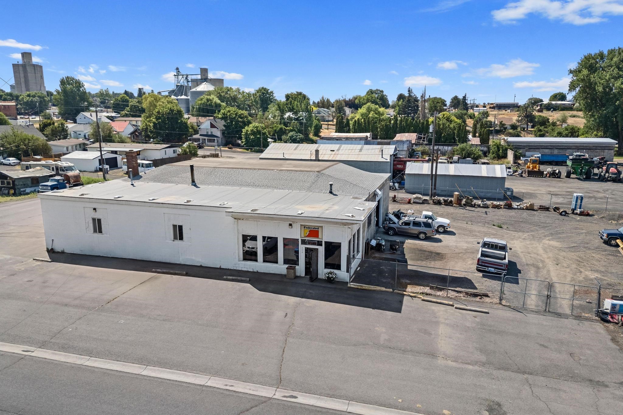 502 W Main St - Photo 2