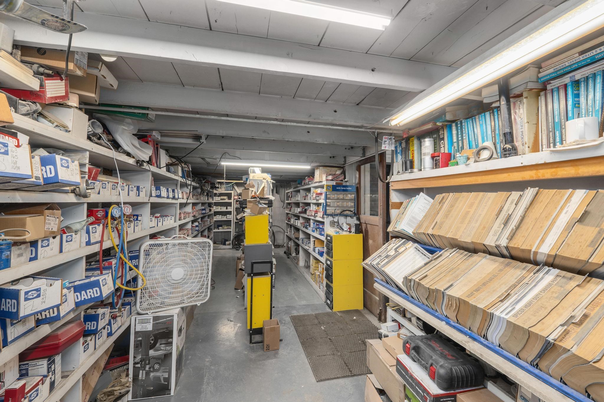 502 W Main St - Photo 15