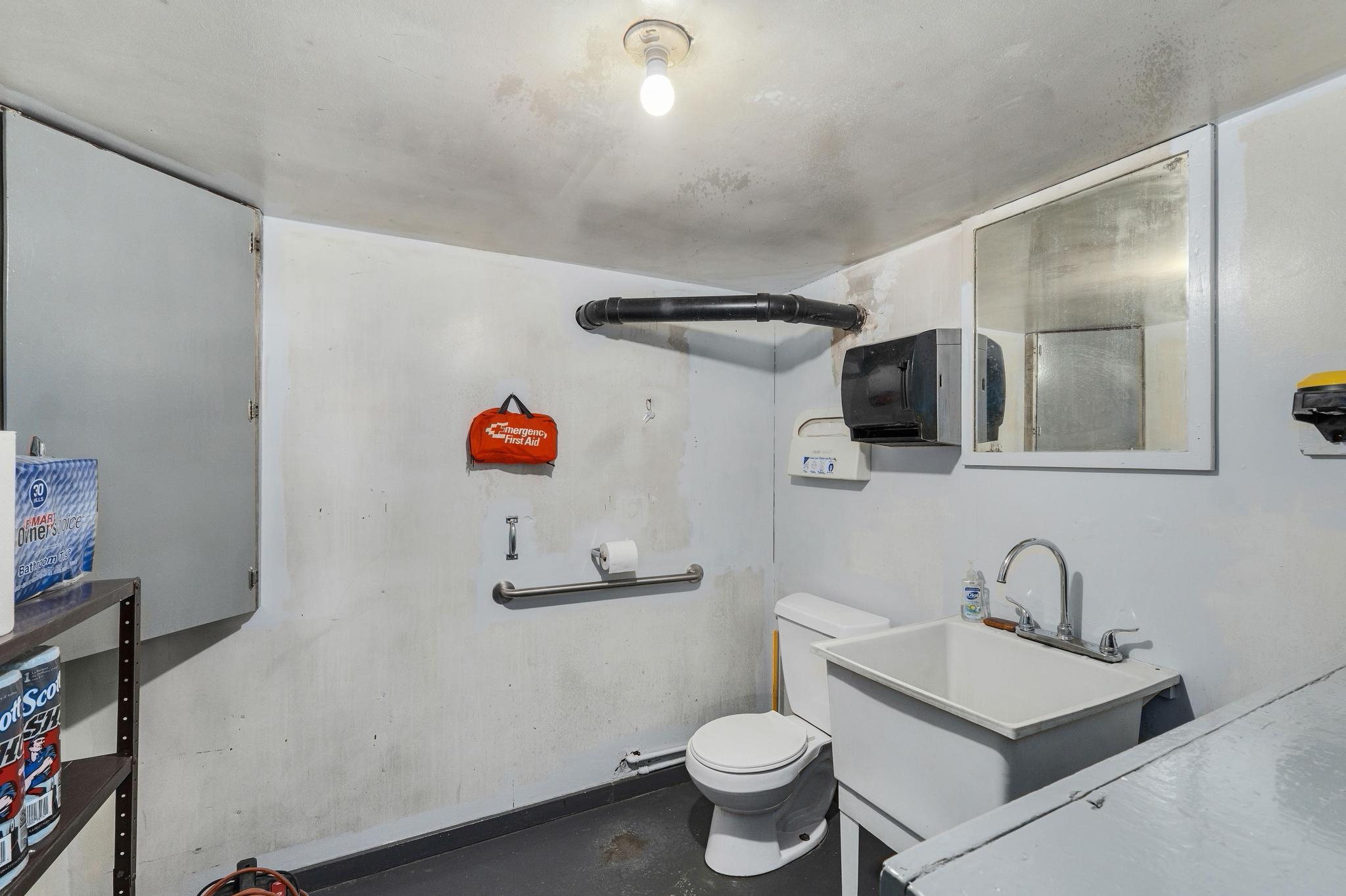 502 W Main St - Photo 17
