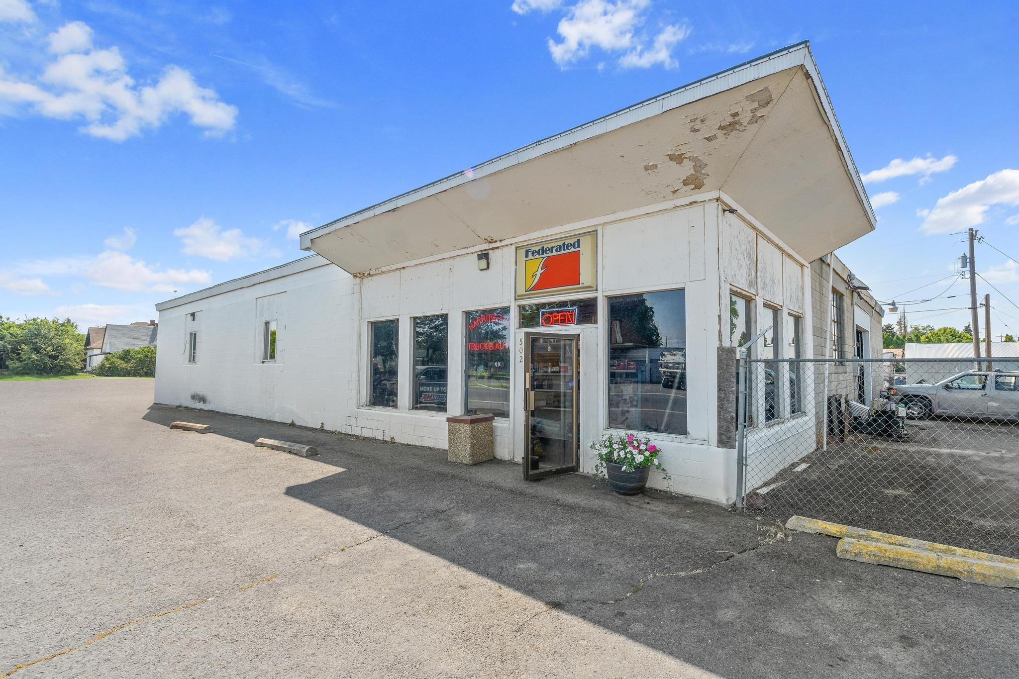 502 W Main St - Photo 3