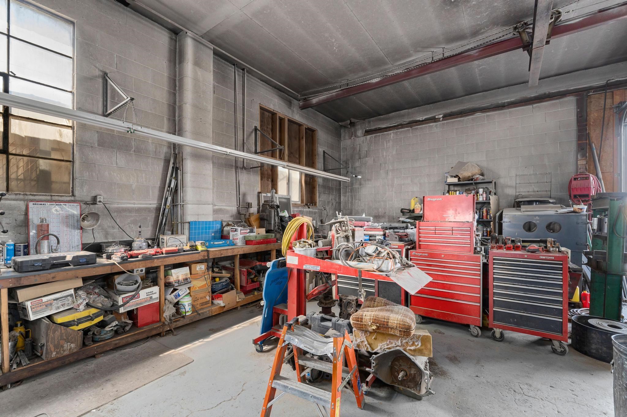 502 W Main St - Photo 22