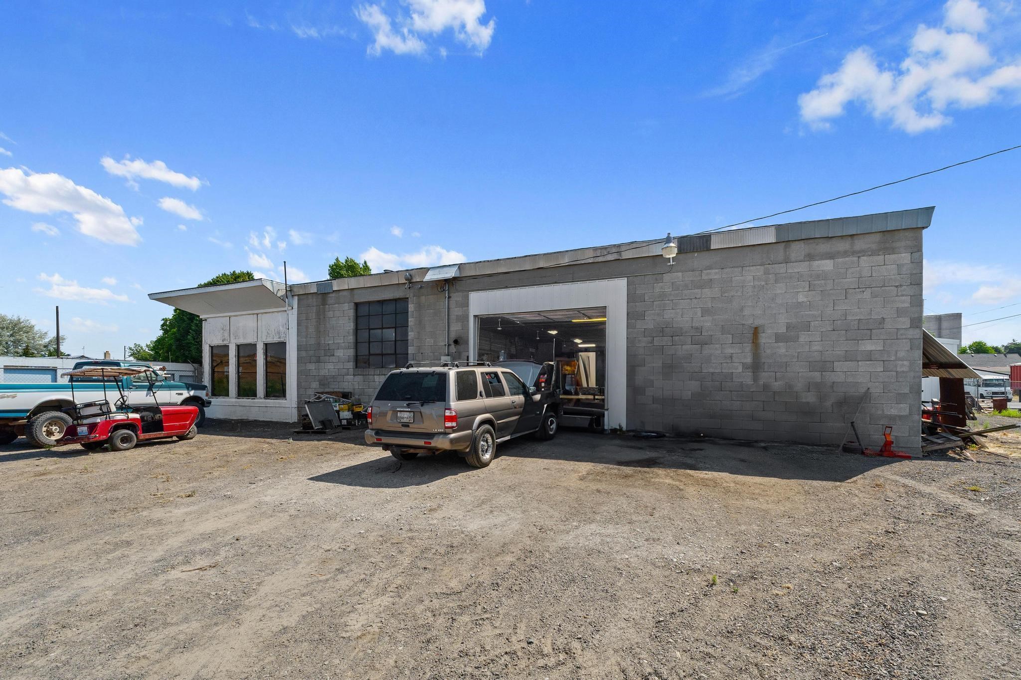 502 W Main St - Photo 28