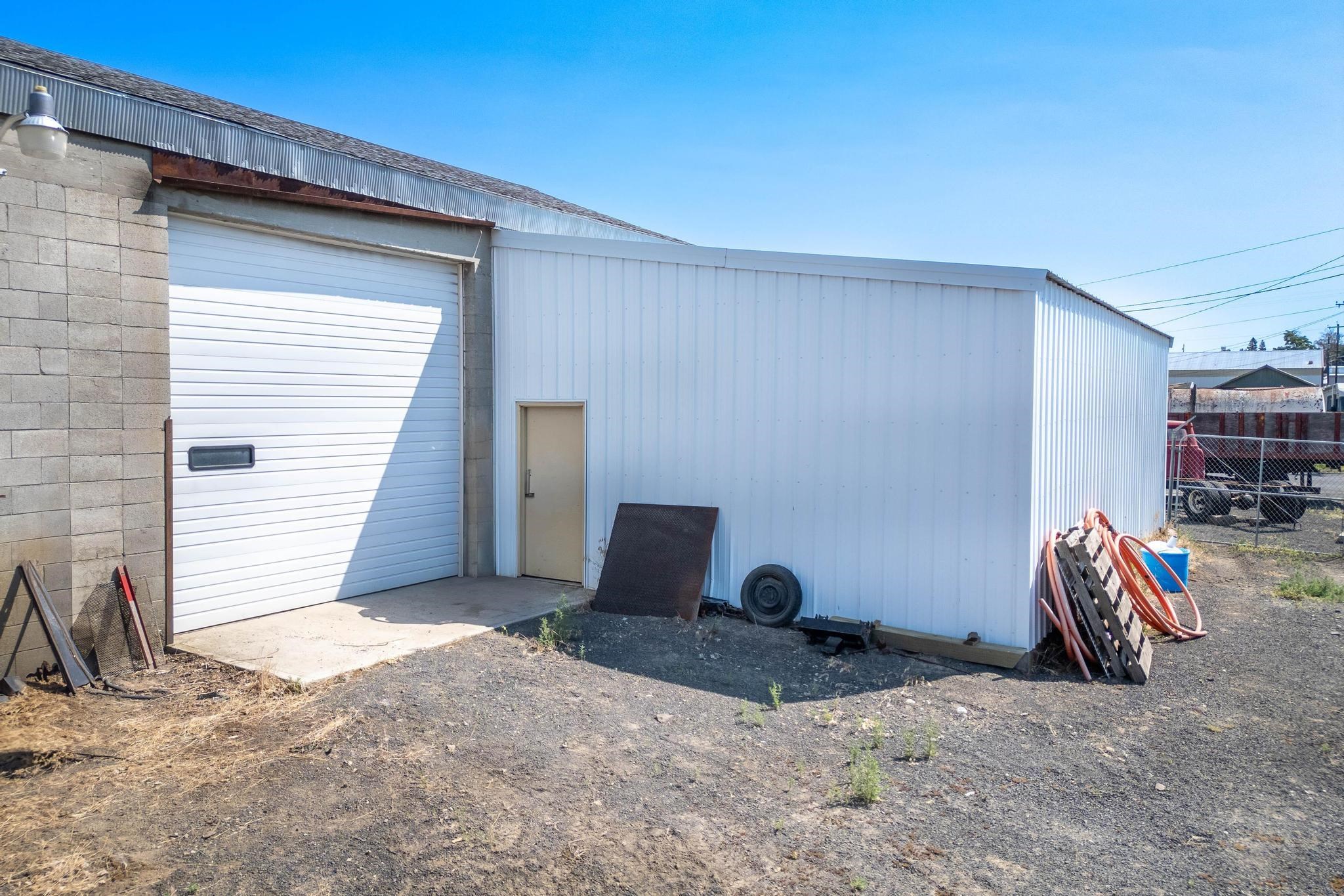 502 W Main St - Photo 29
