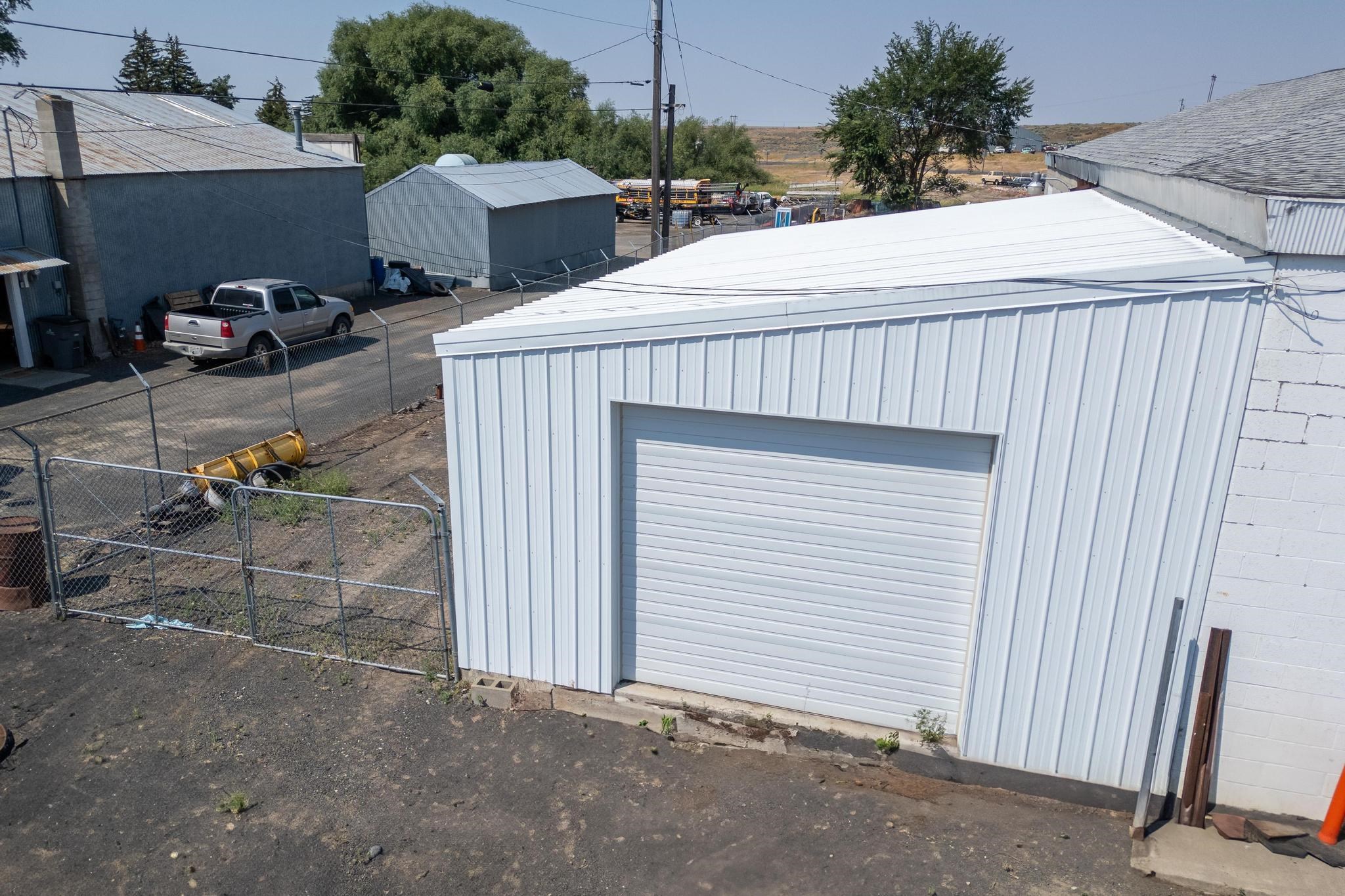 502 W Main St - Photo 30