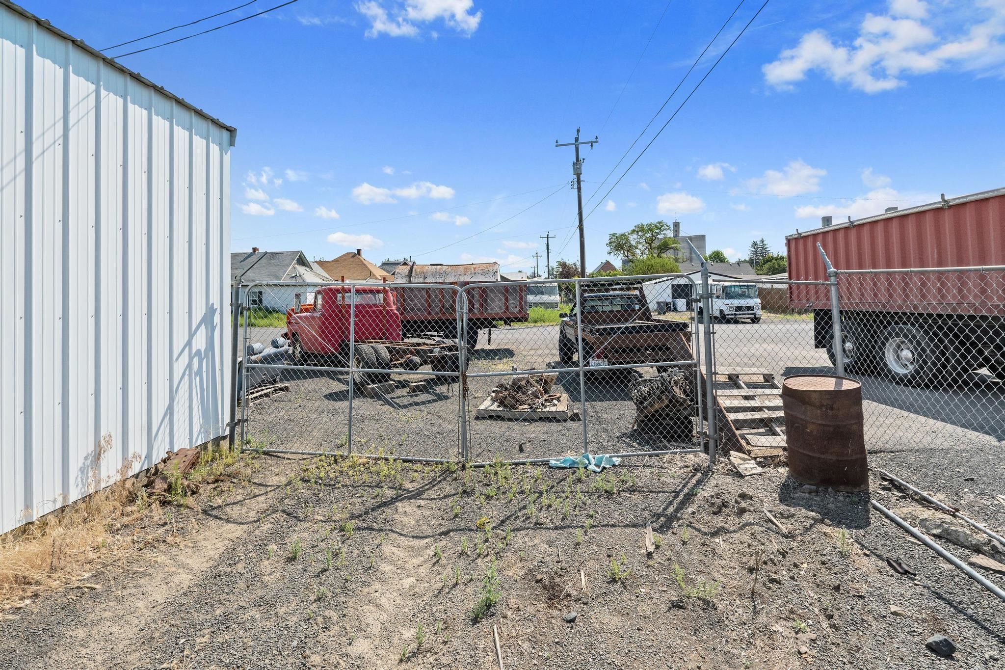 502 W Main St - Photo 31