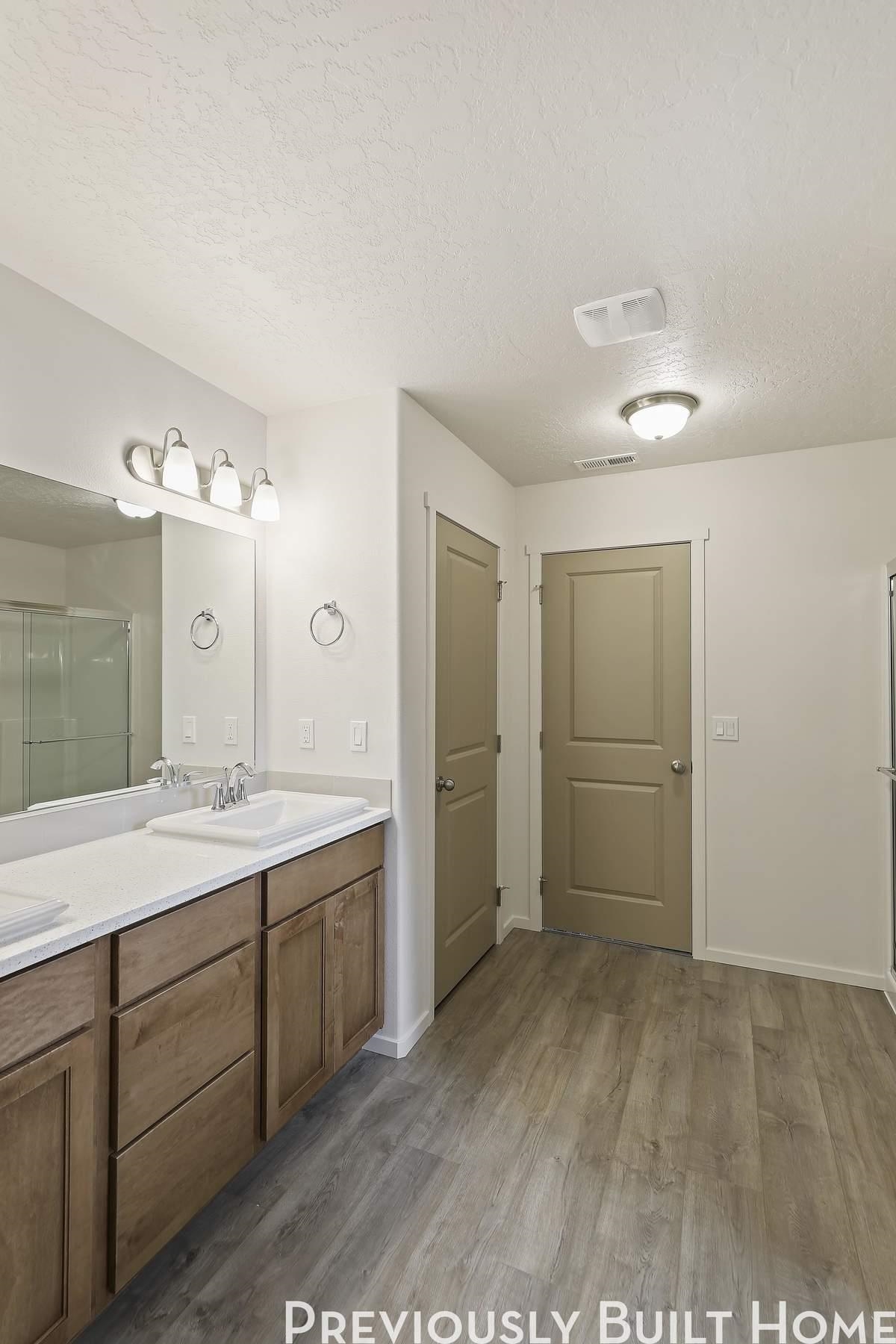 18717 E Riverside St - Photo 11