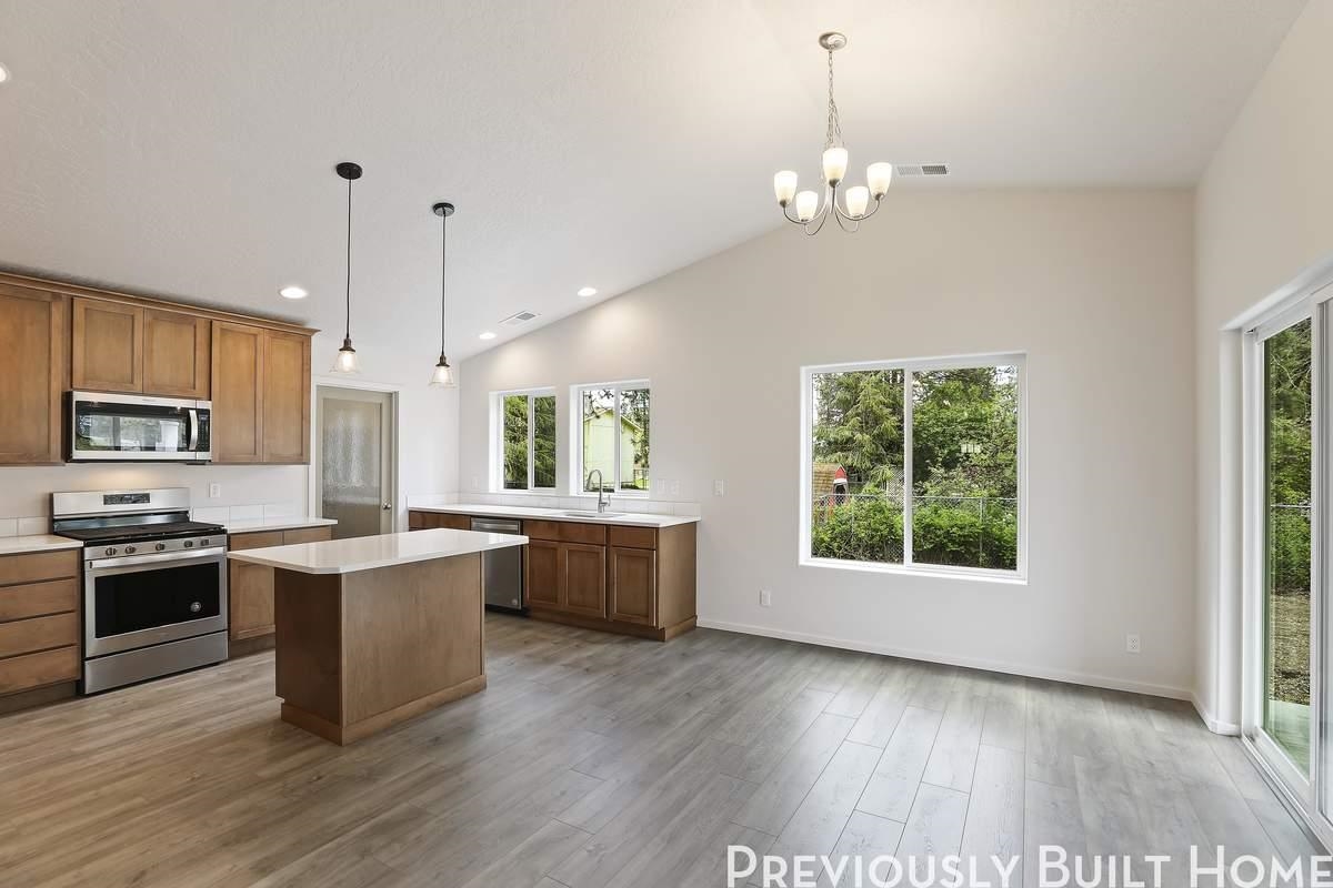 18717 E Riverside St - Photo 3