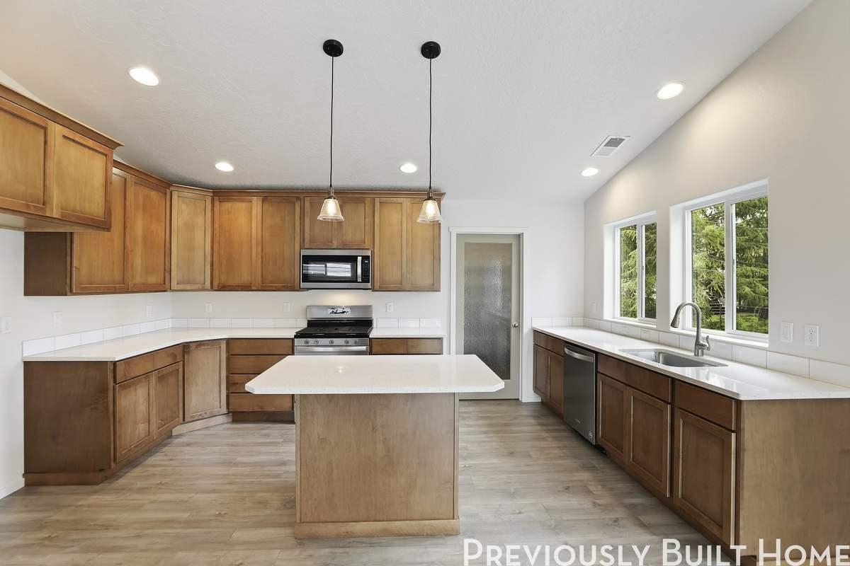 18717 E Riverside St - Photo 4