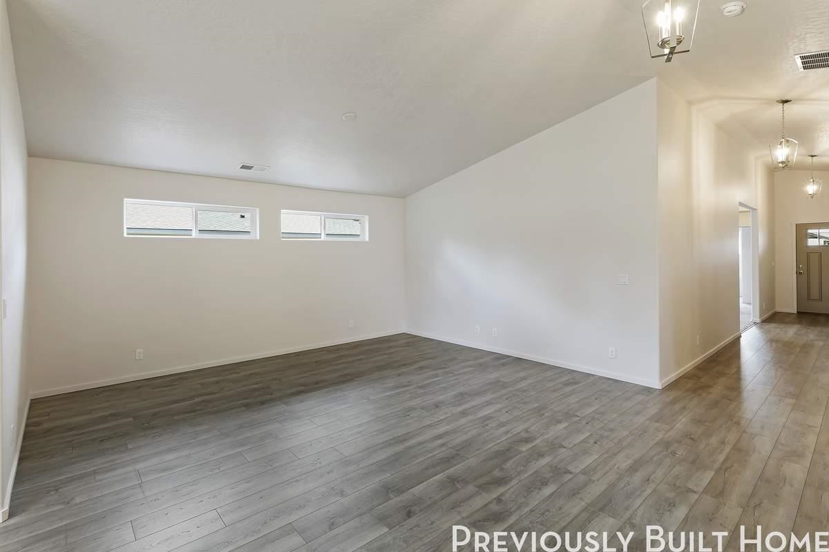 18717 E Riverside St - Photo 7
