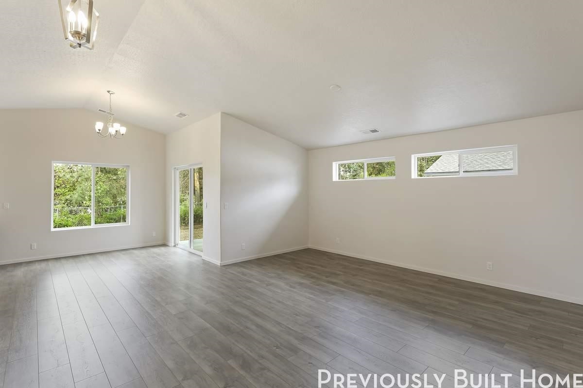 18717 E Riverside St - Photo 8