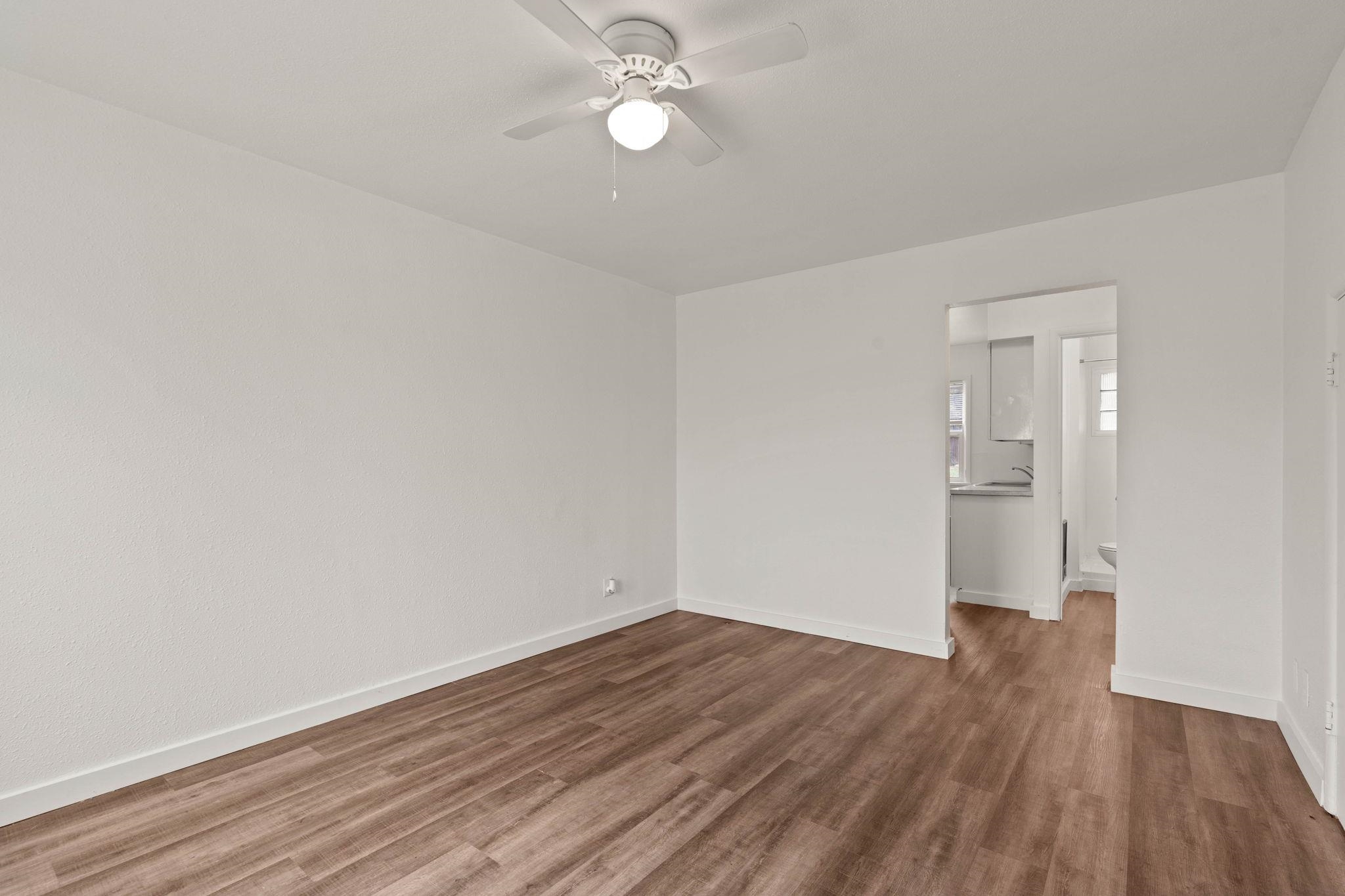 220 S Elm St - Photo 14