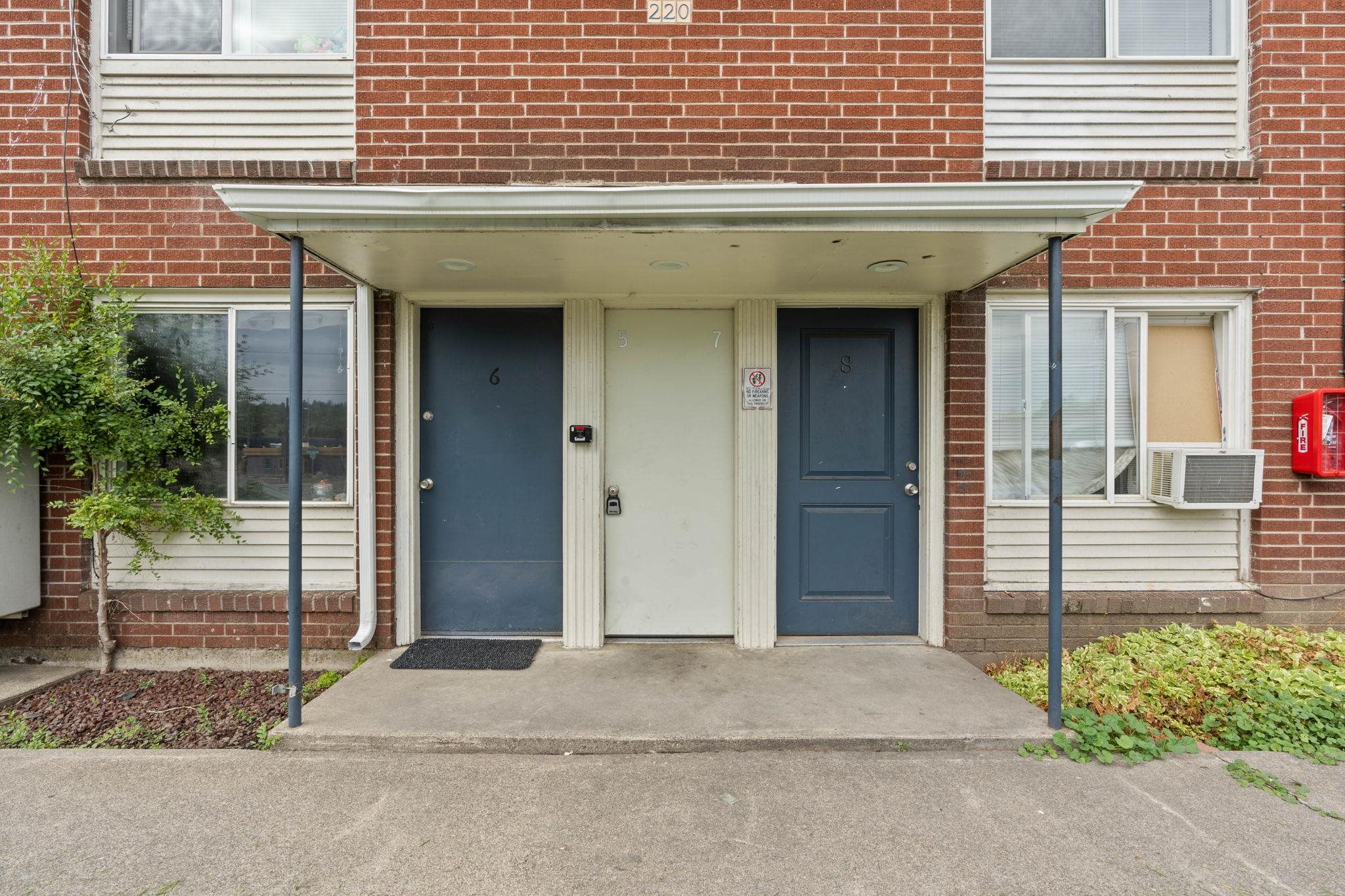 220 S Elm St - Photo 3