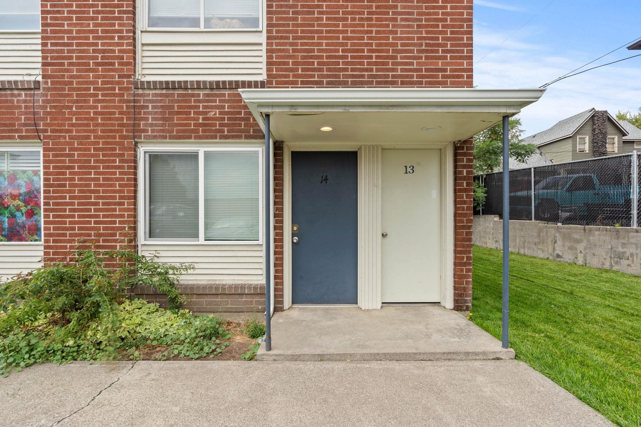 220 S Elm St - Photo 4