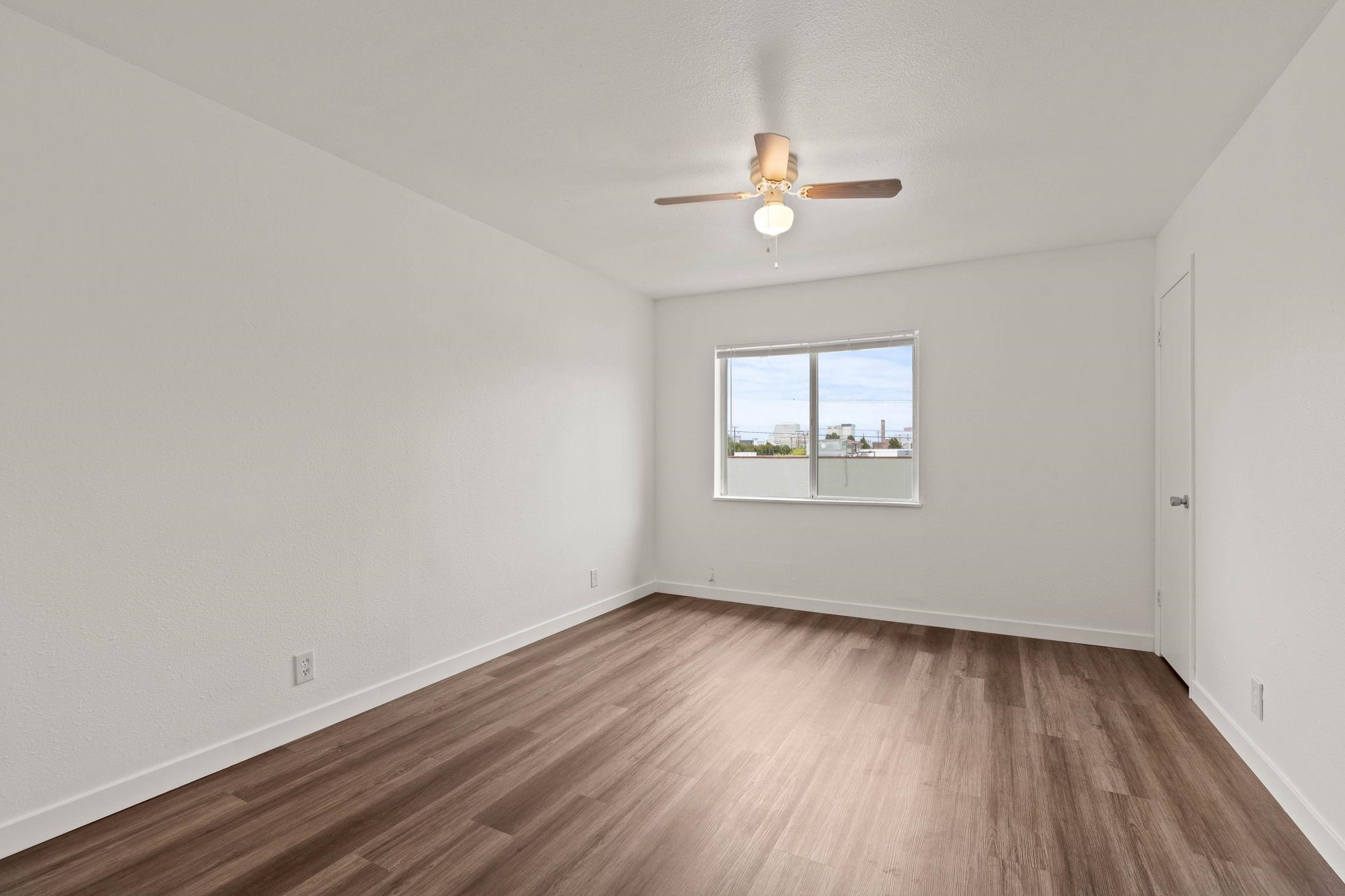 220 S Elm St - Photo 5