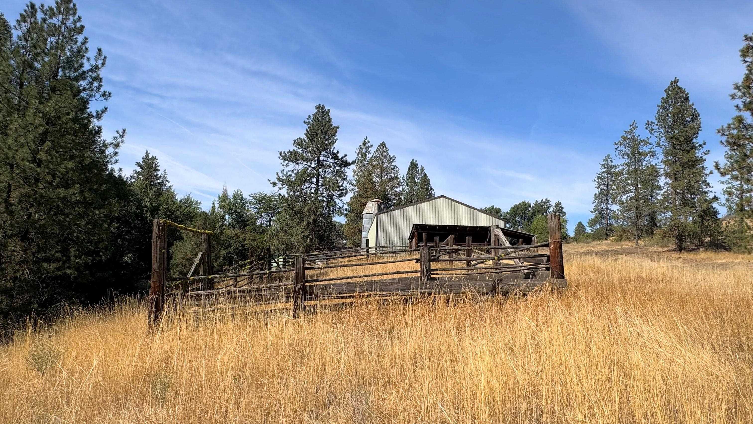 25546 E Miles/Creston Rd - Photo 15