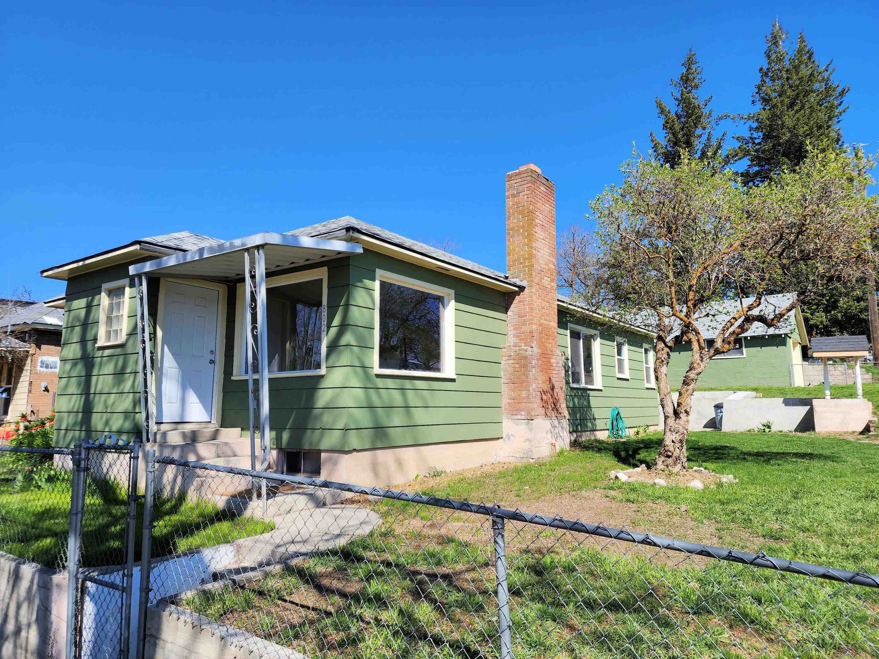 802 Logan St - Photo 1