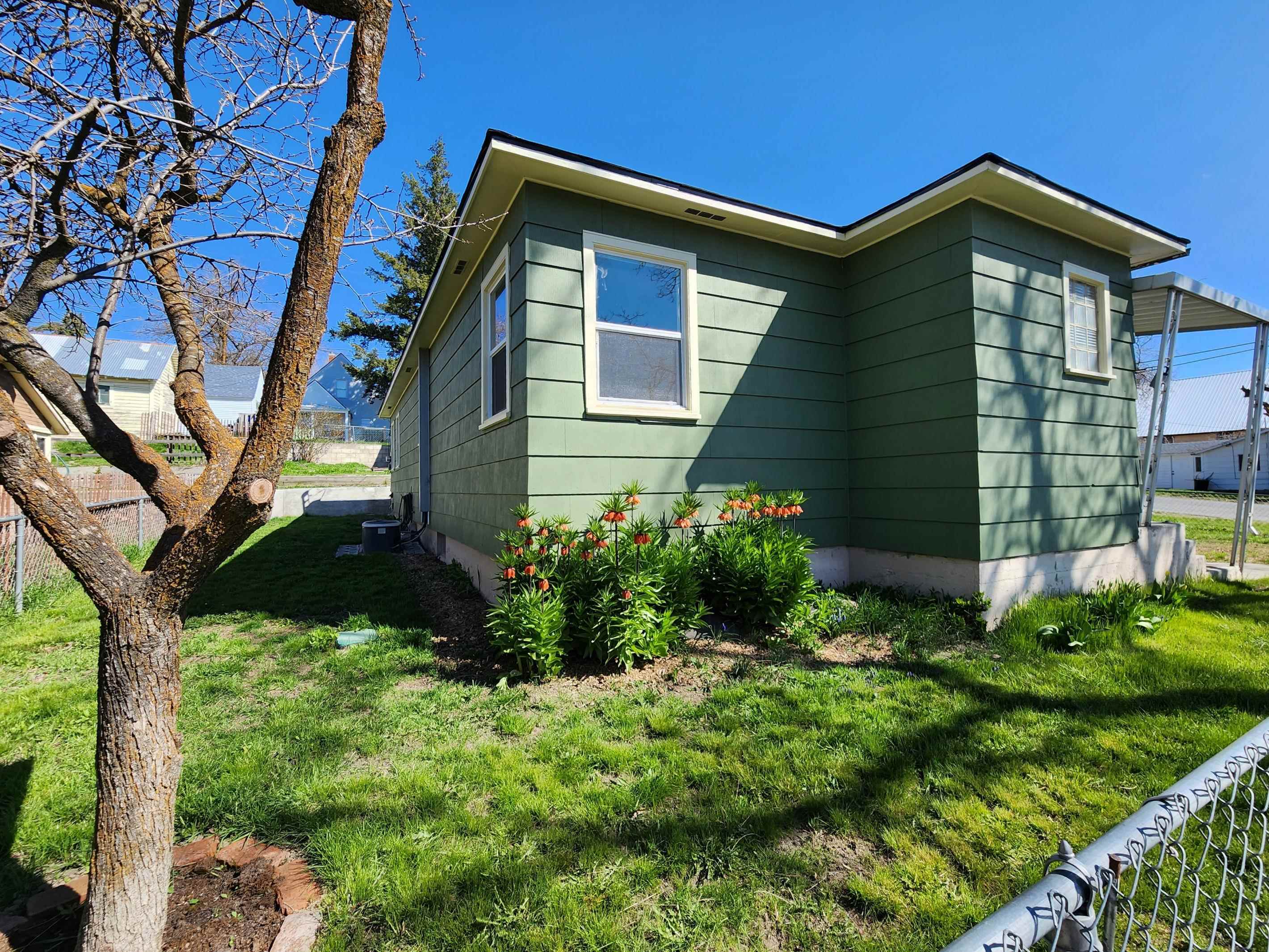 802 Logan St - Photo 2