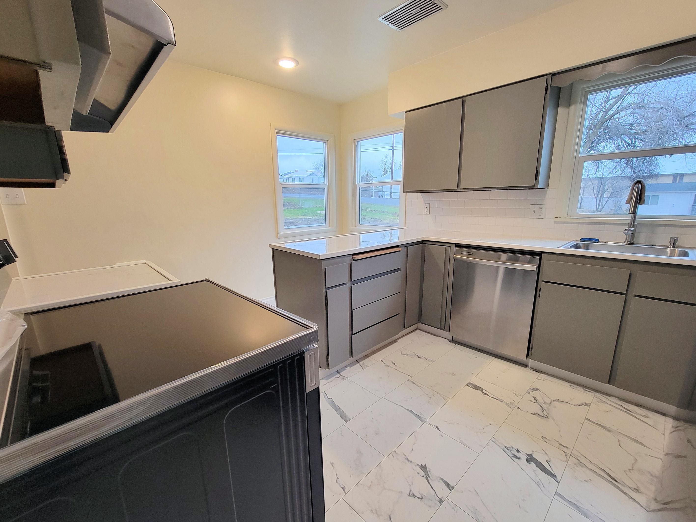 802 Logan St - Photo 7