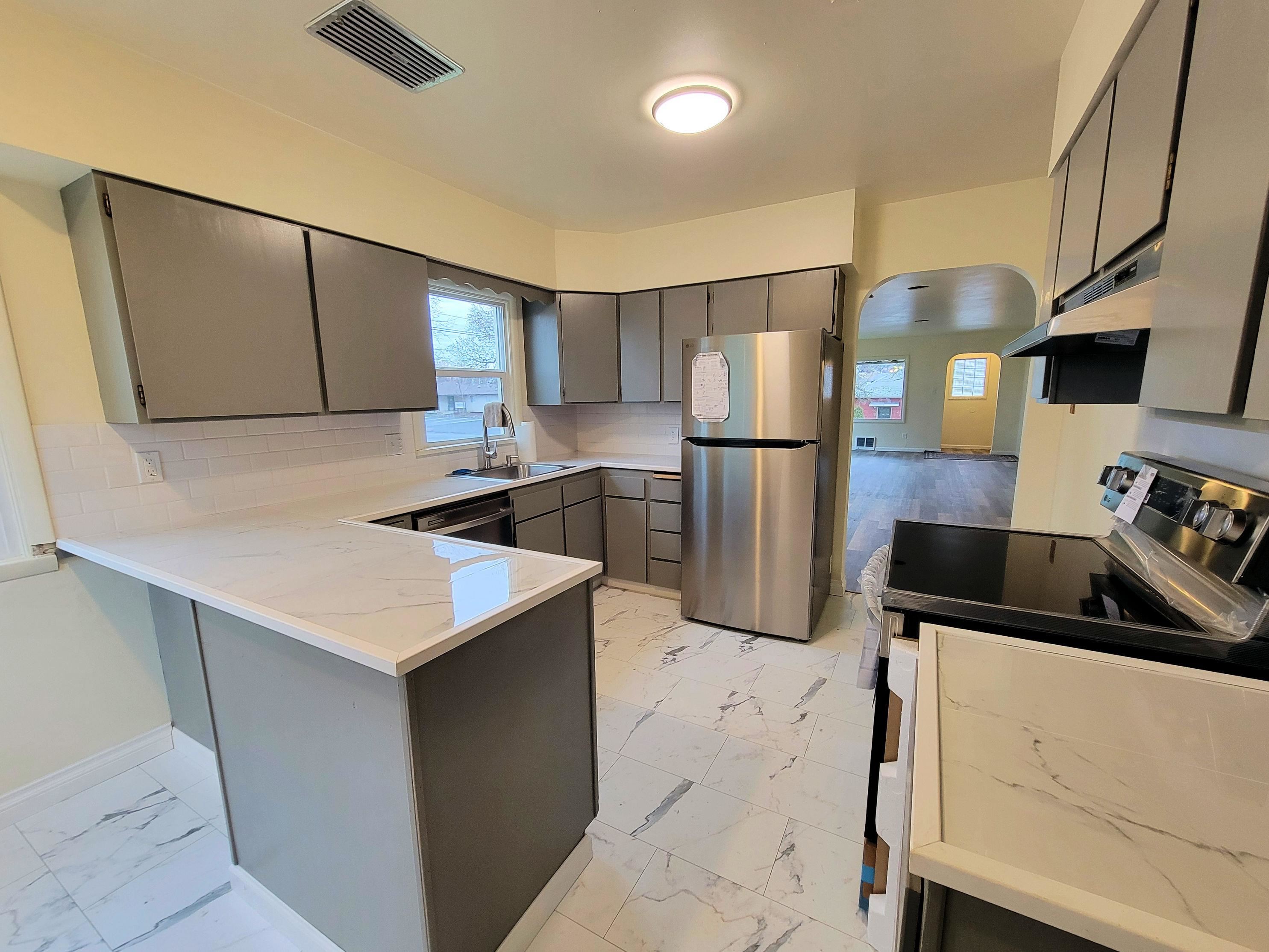 802 Logan St - Photo 8