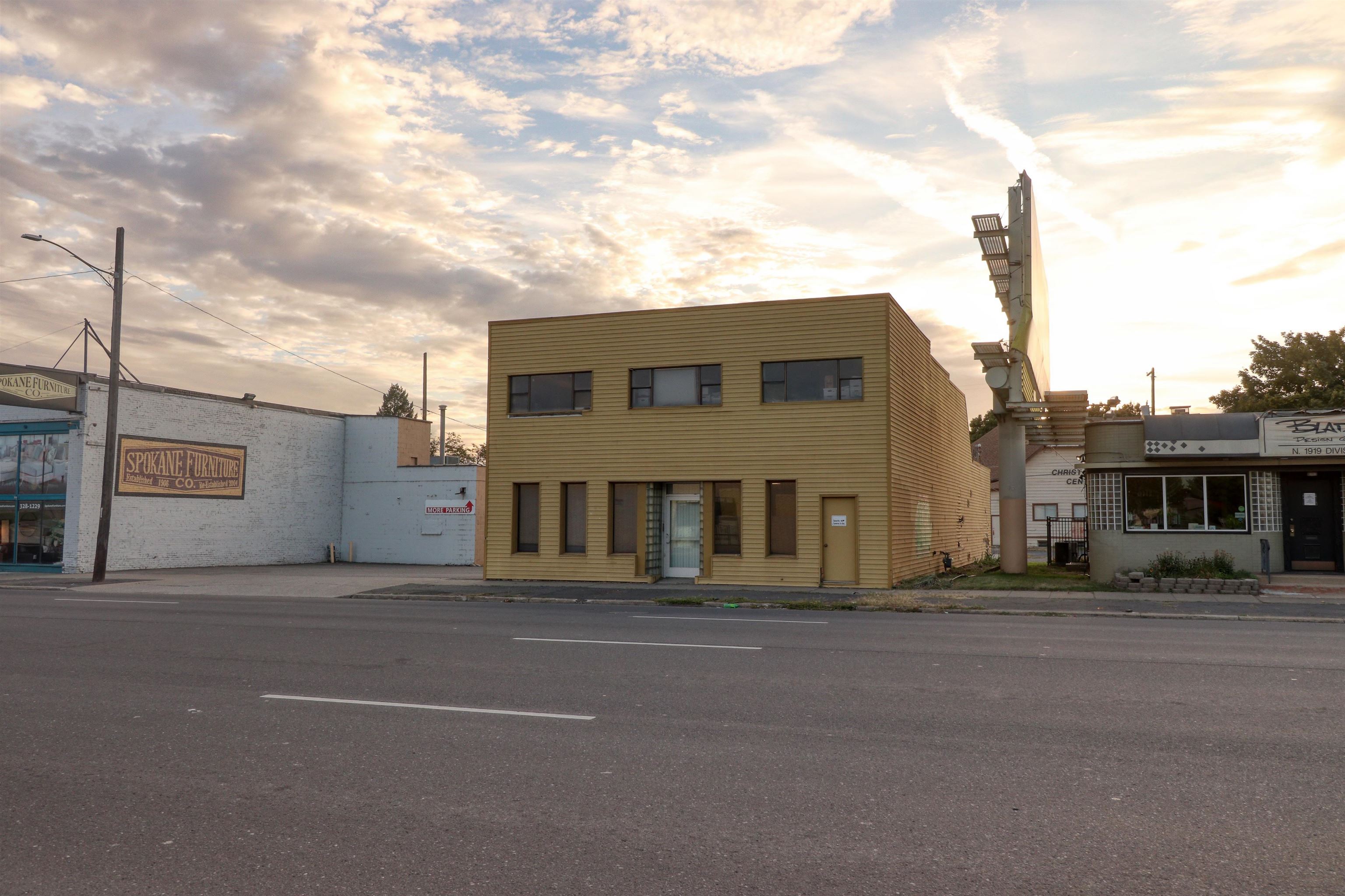 1915 N Division St - Photo 2