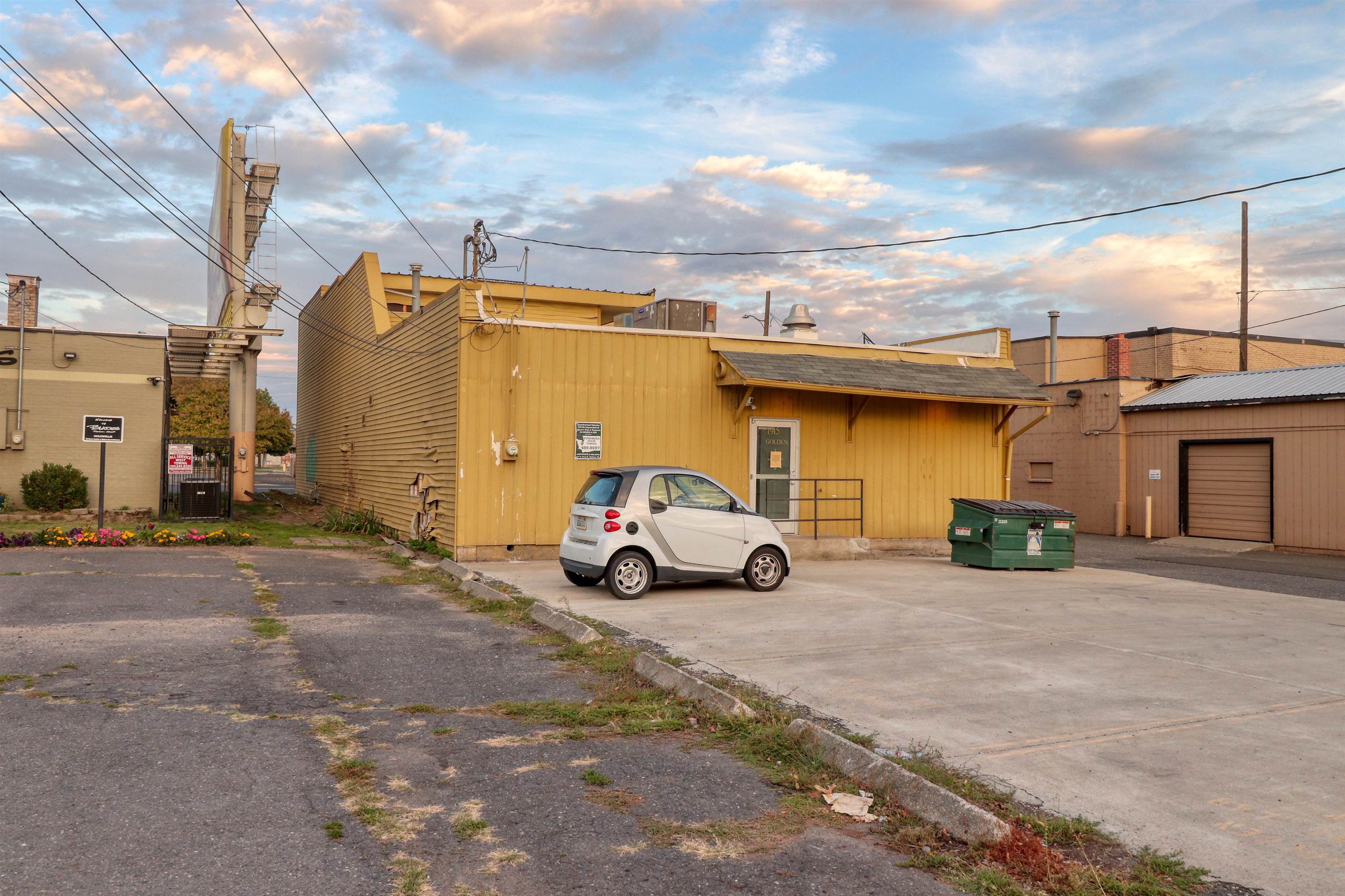 1915 N Division St - Photo 27