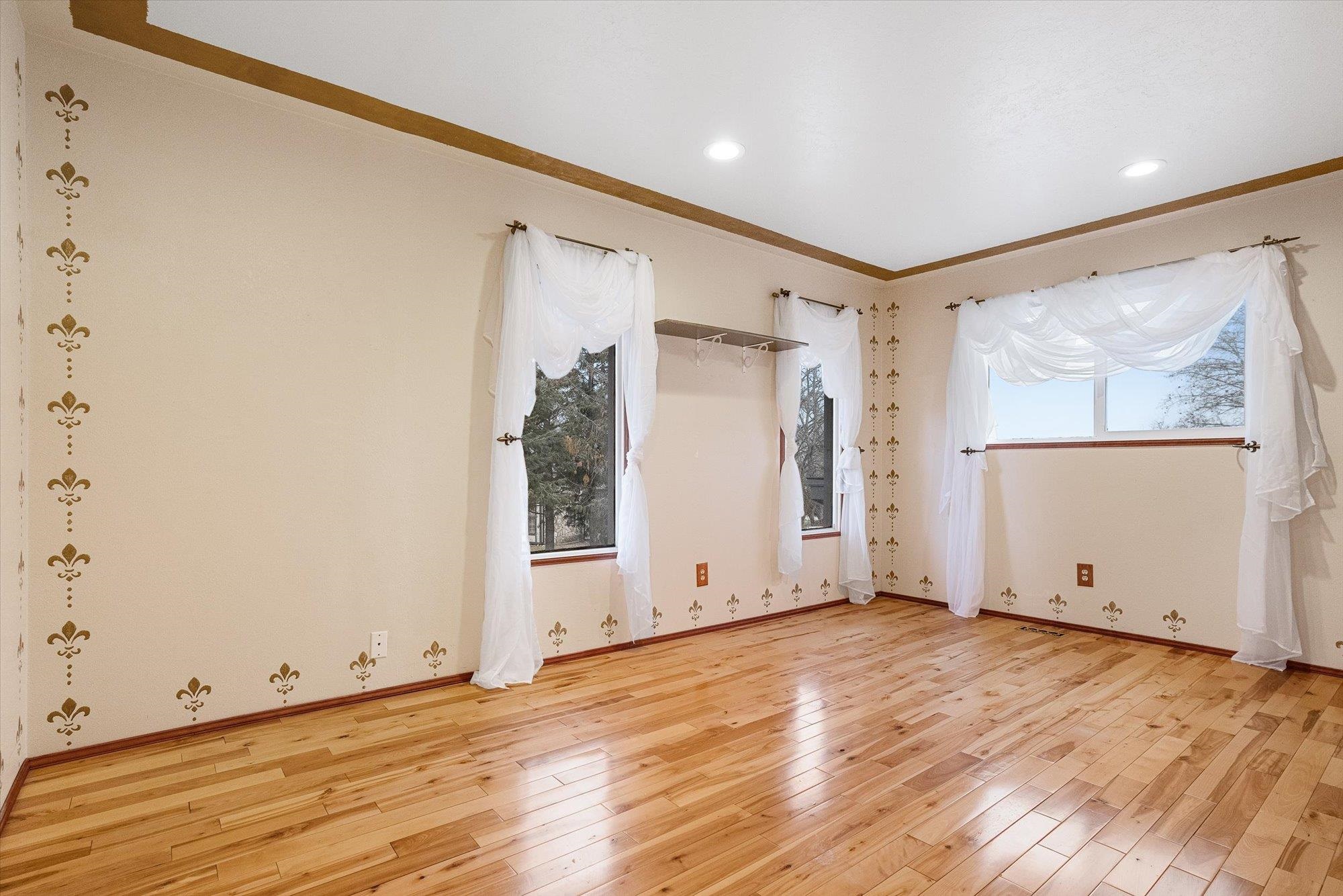 1023 Olympic Way - Photo 15