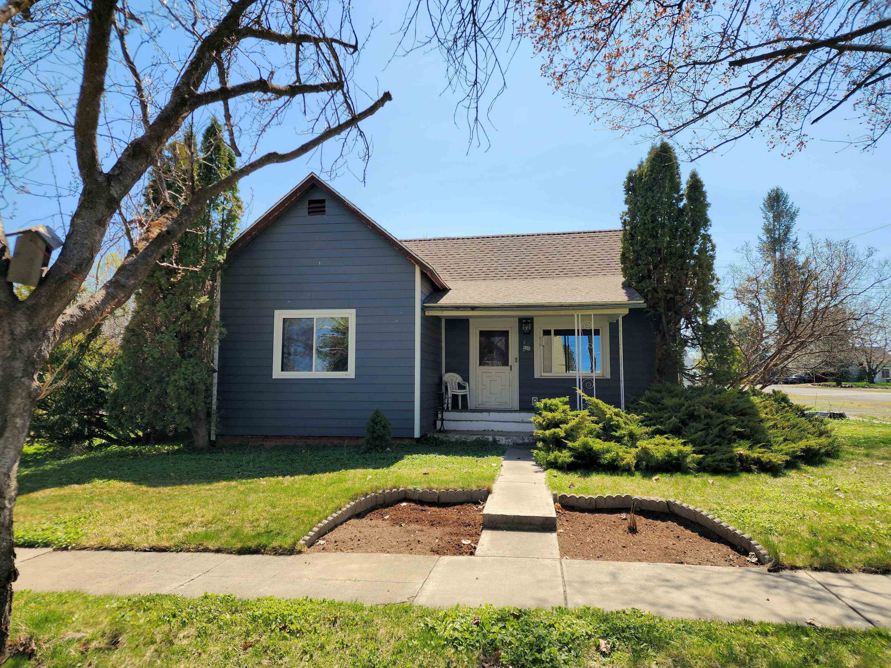 809 Marshall St - Photo 1