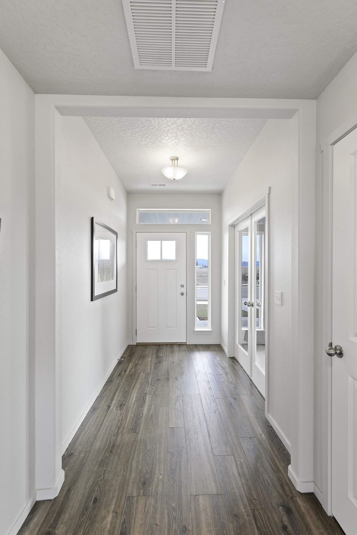 18721 E Riverside Ct - Photo 2