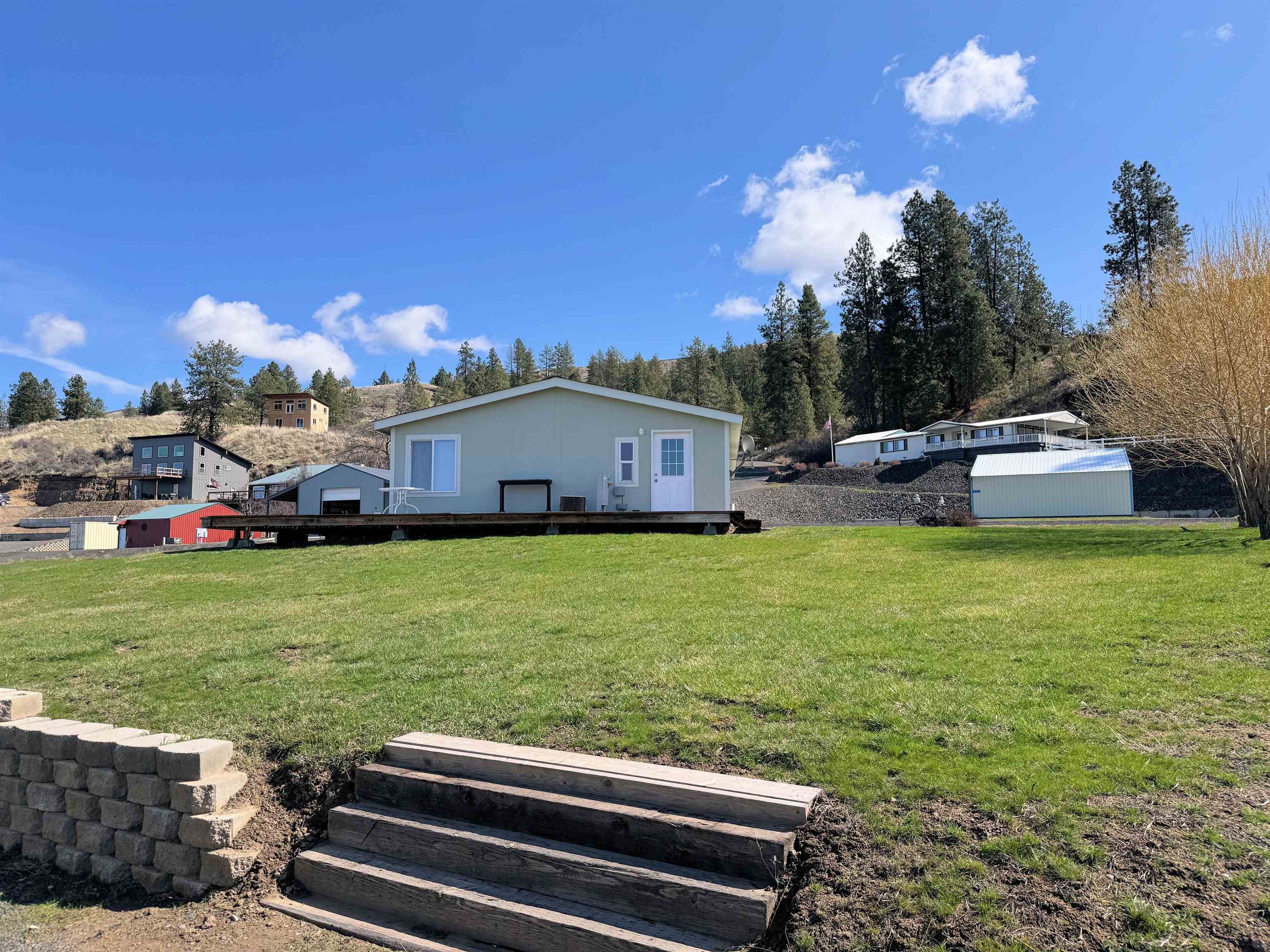 316 Airport Loop - Photo 19