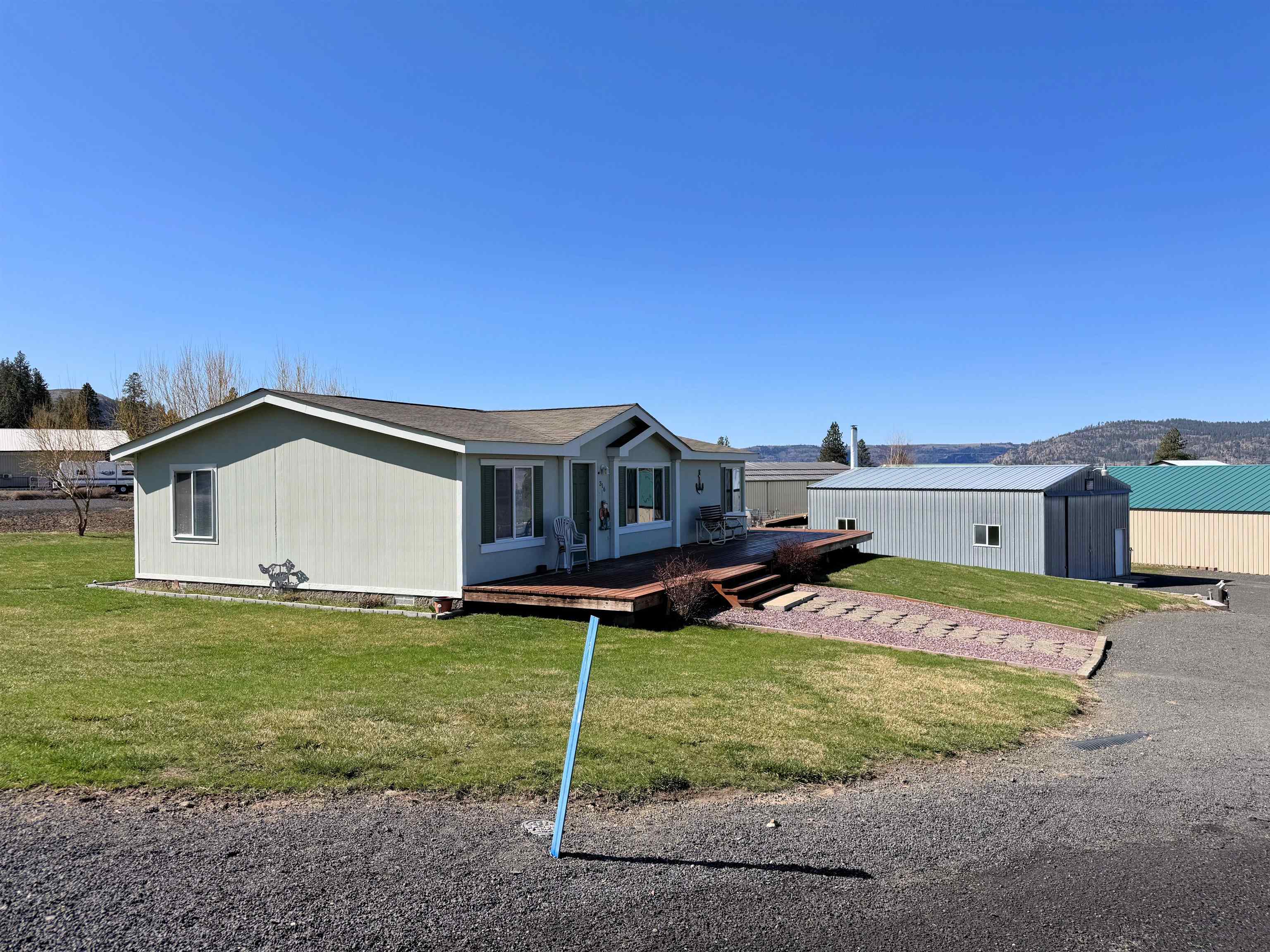 316 Airport Loop - Photo 25