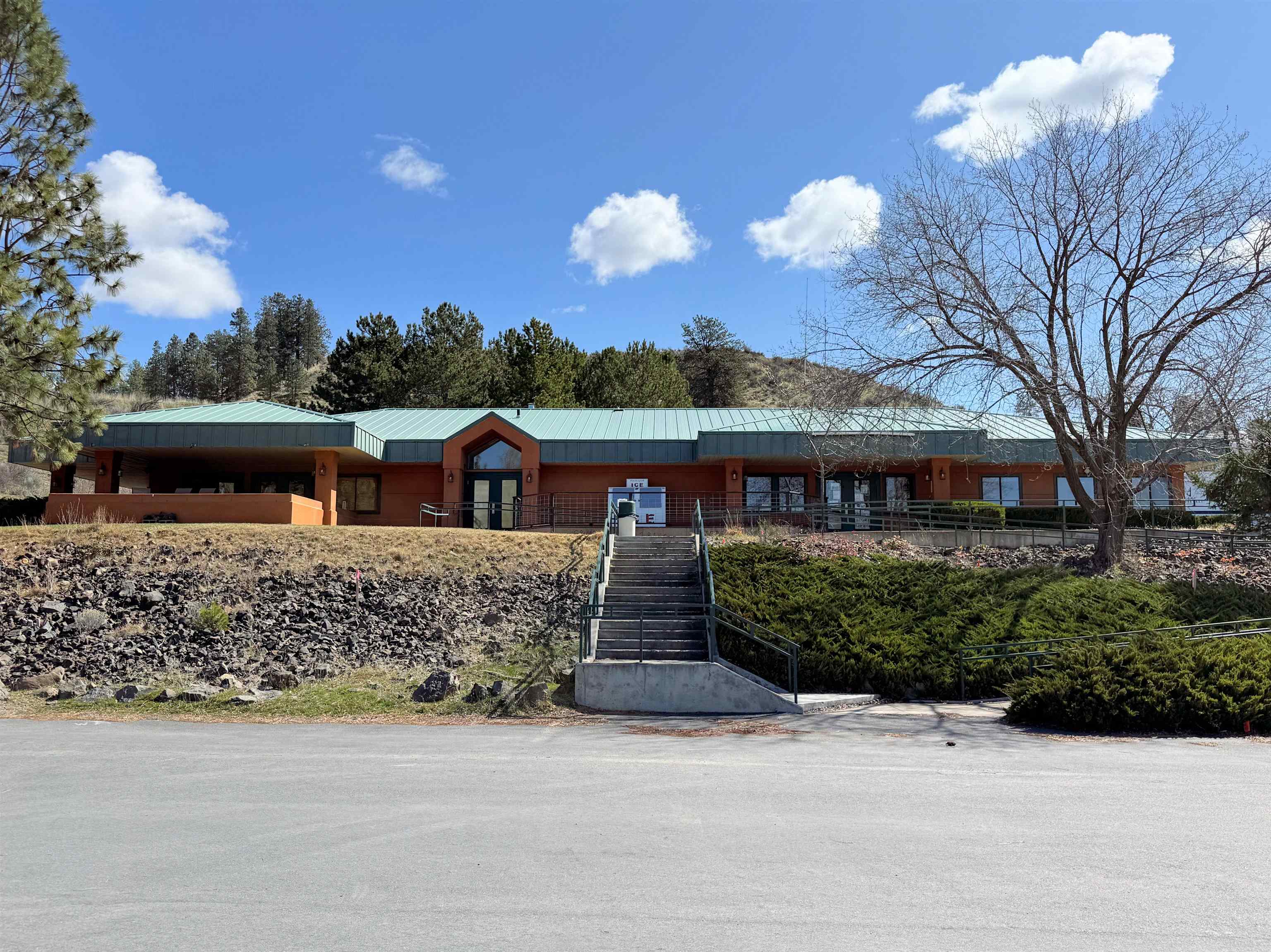 316 Airport Loop - Photo 30