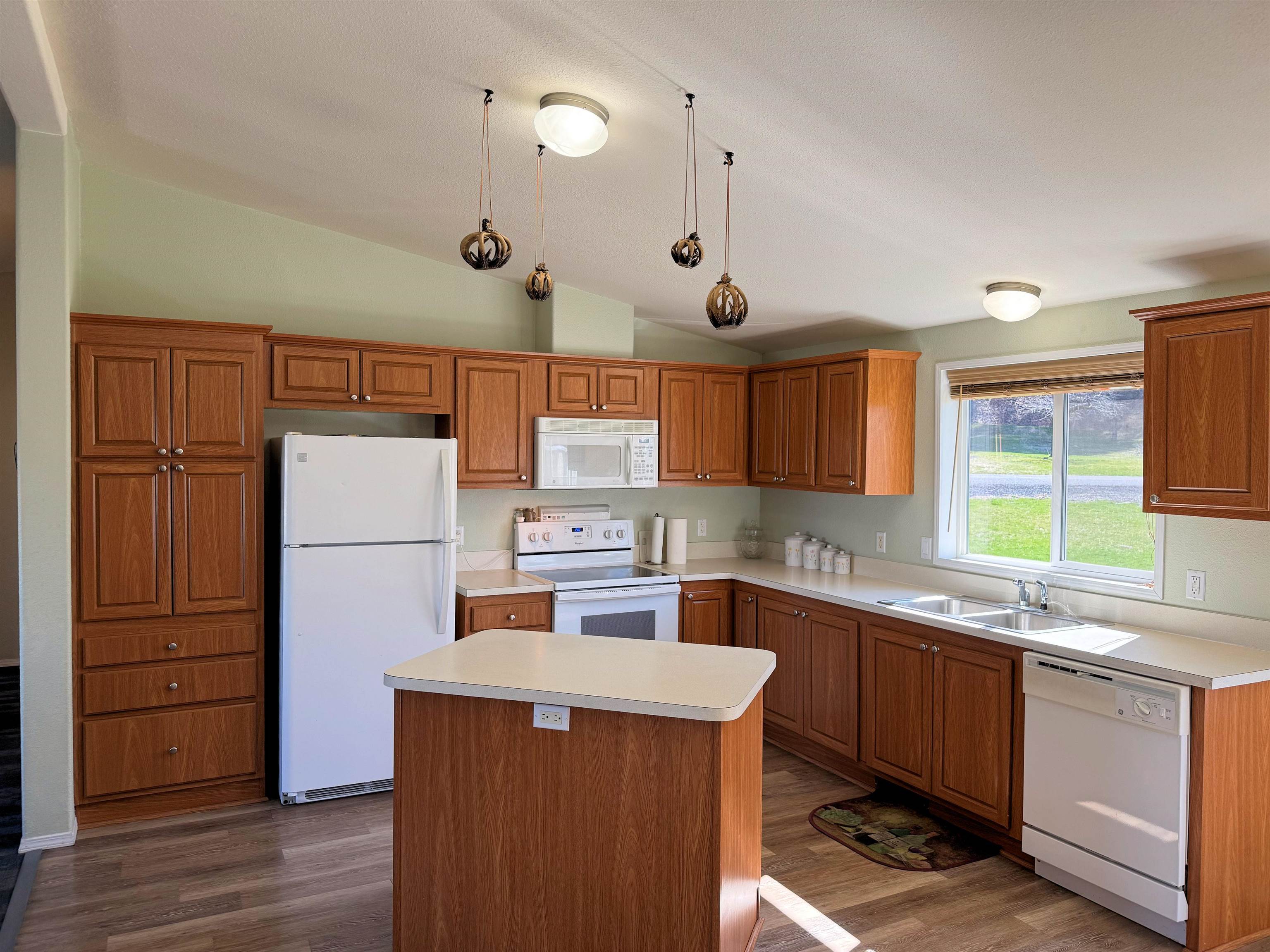 316 Airport Loop - Photo 8