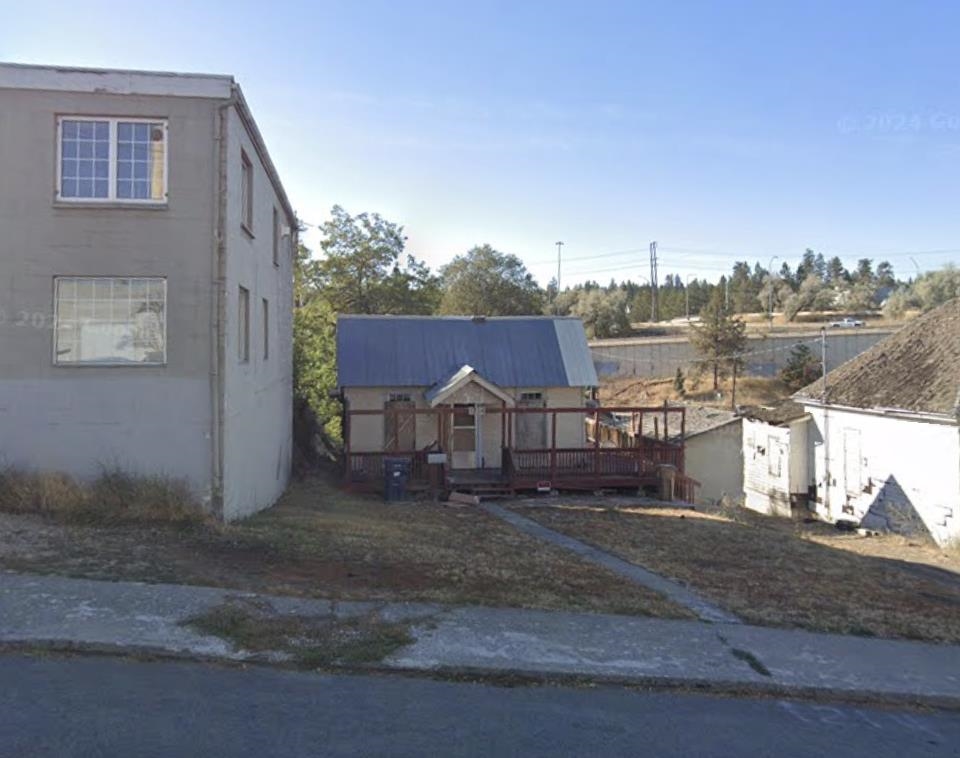 1214 E 1st Ave - Photo 1