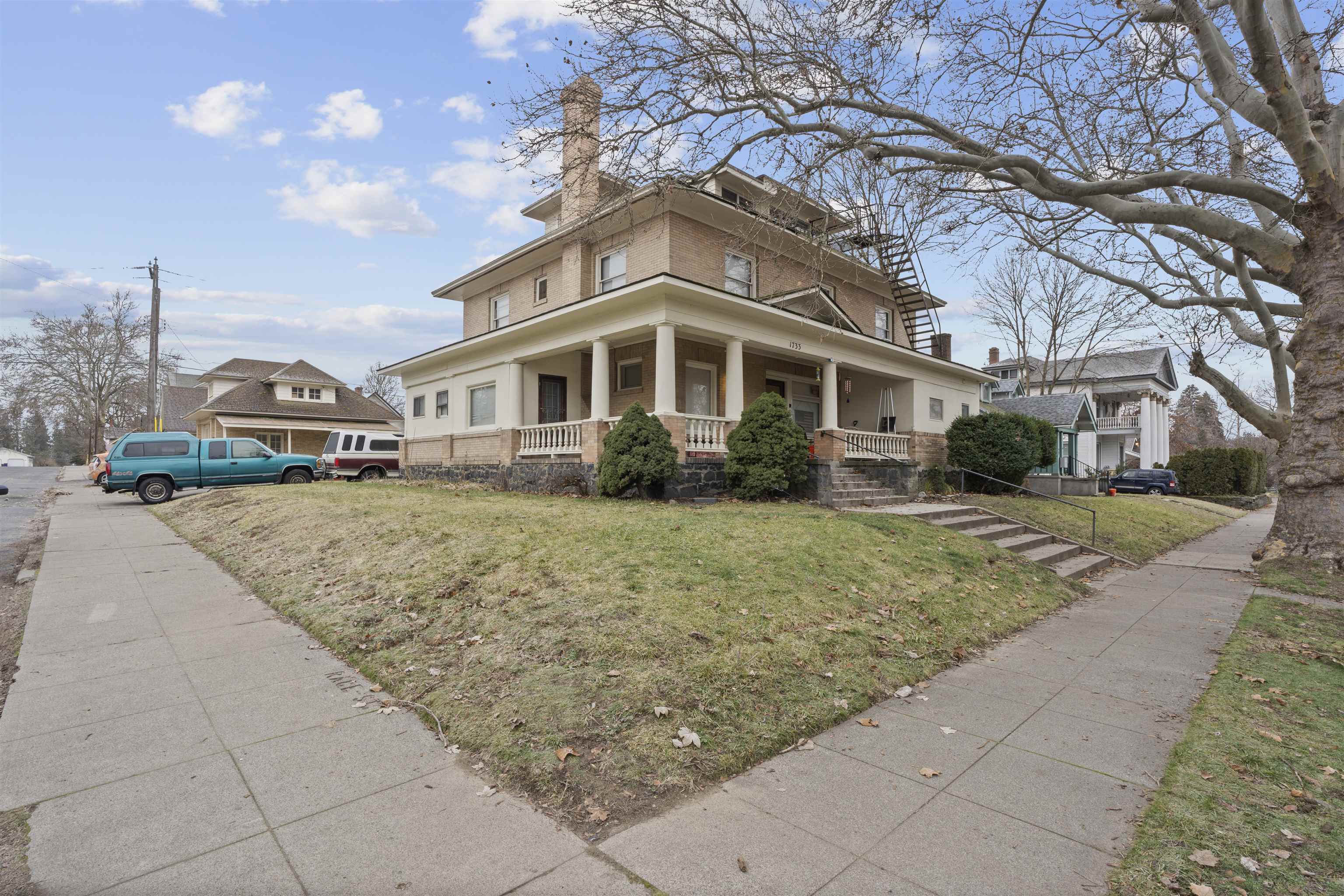 1733 W 10th Ave - Photo 2