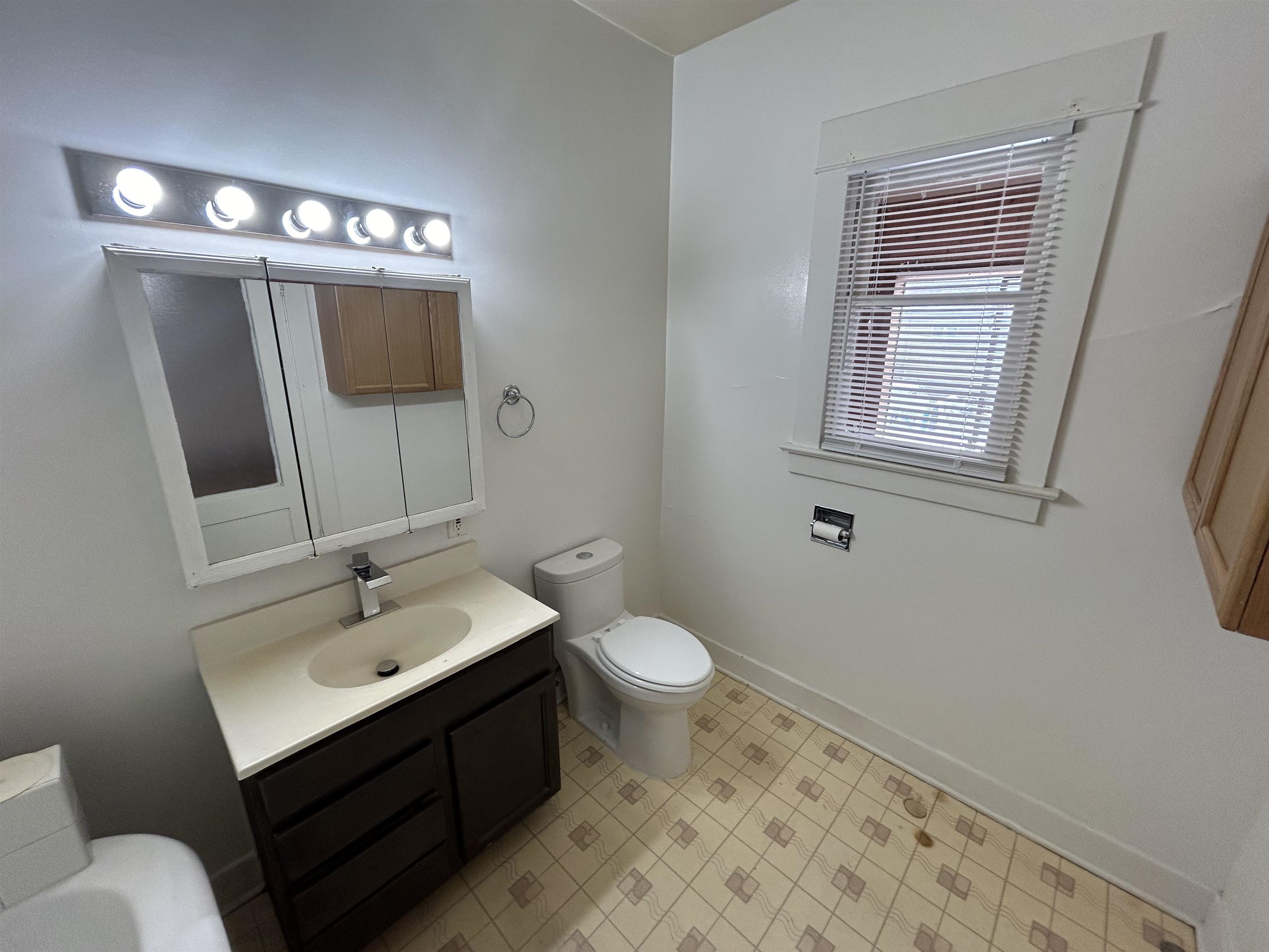 1733 W 10th Ave - Photo 5