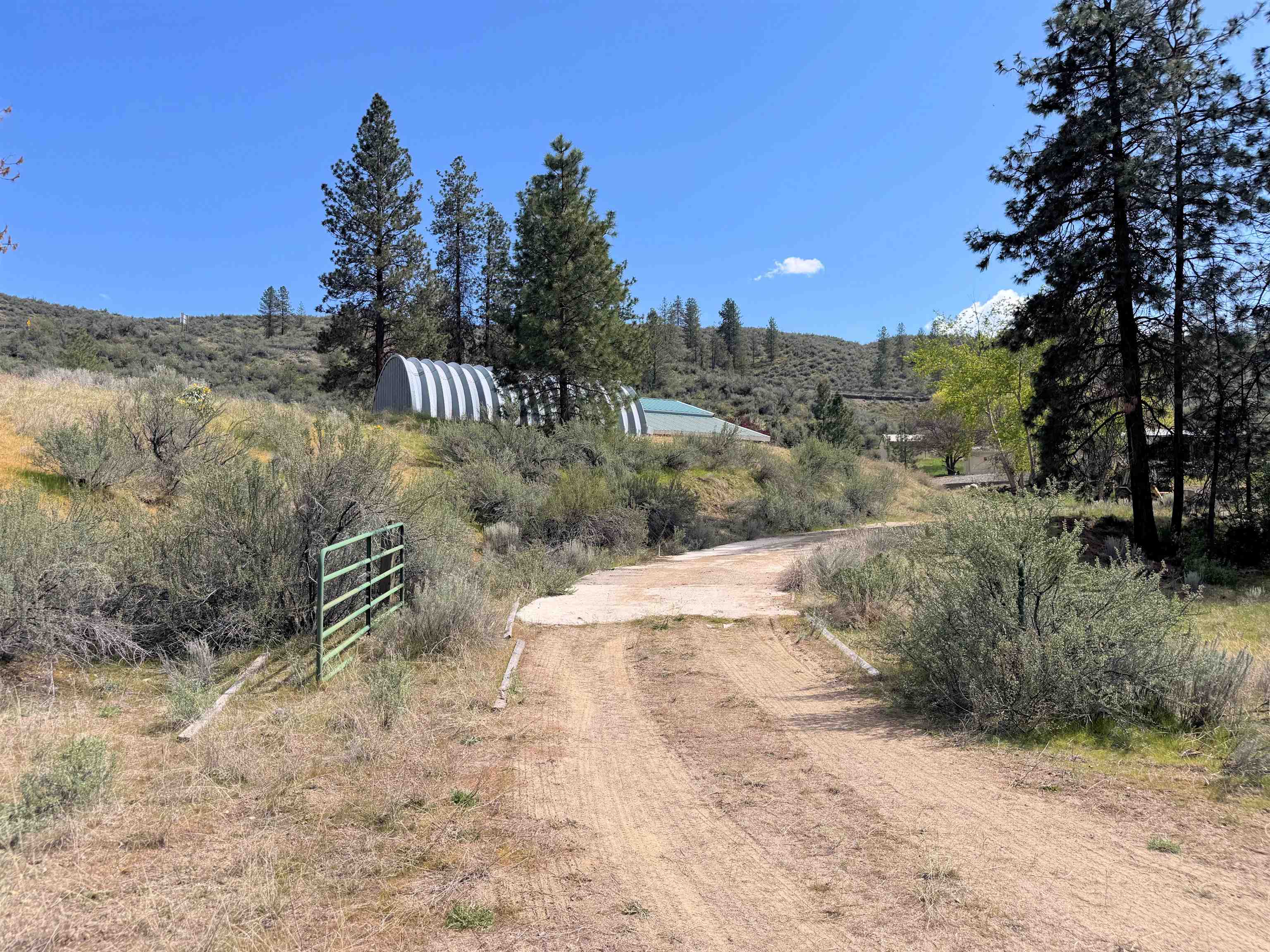 31884 E Phillips Ln - Photo 32