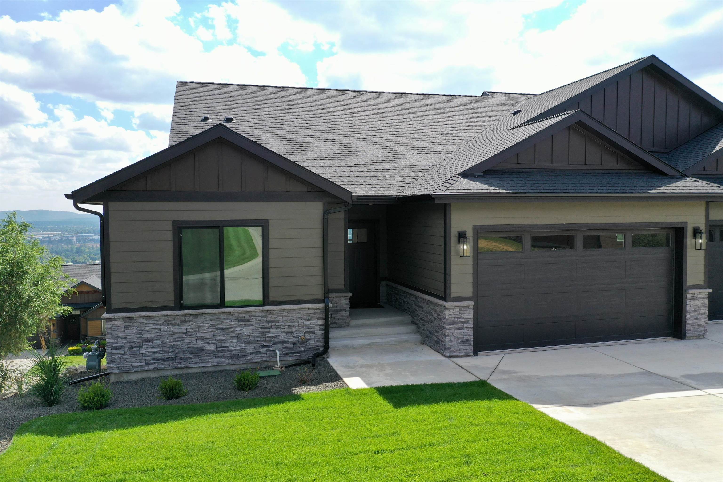 9006 E Clearview Ln - Photo 2