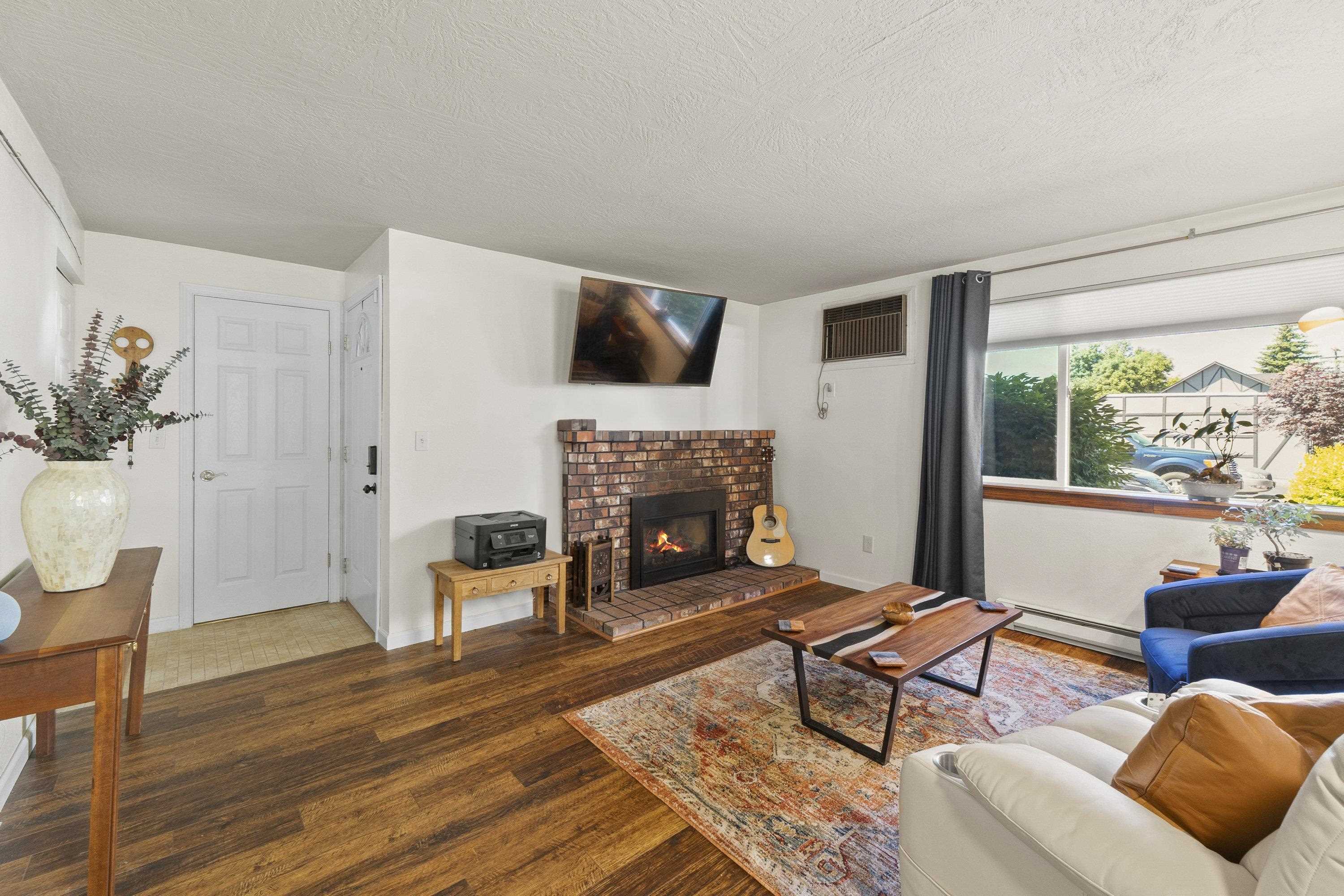112 E Weile Ave - Photo 4