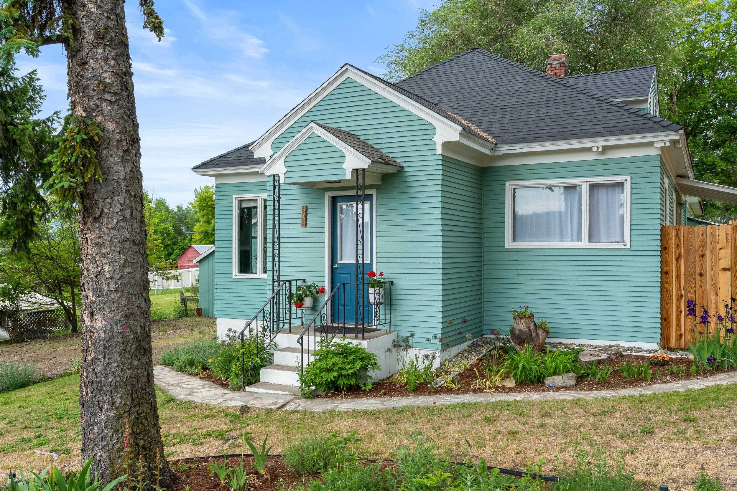 697 N Hofstetter St - Photo 3
