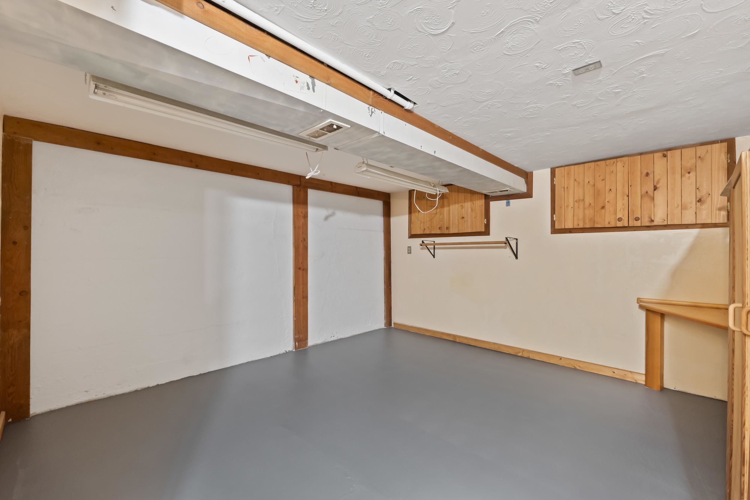 697 N Hofstetter St - Photo 32